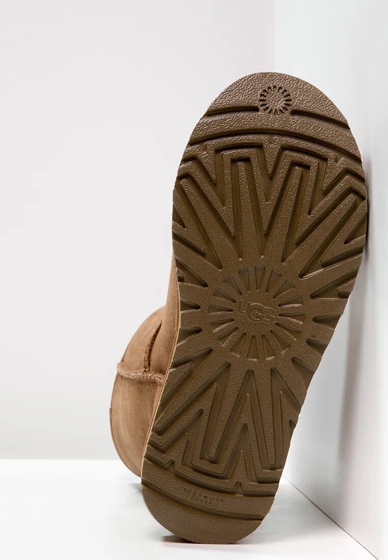 UGG Classic Short II Chestnut Sko