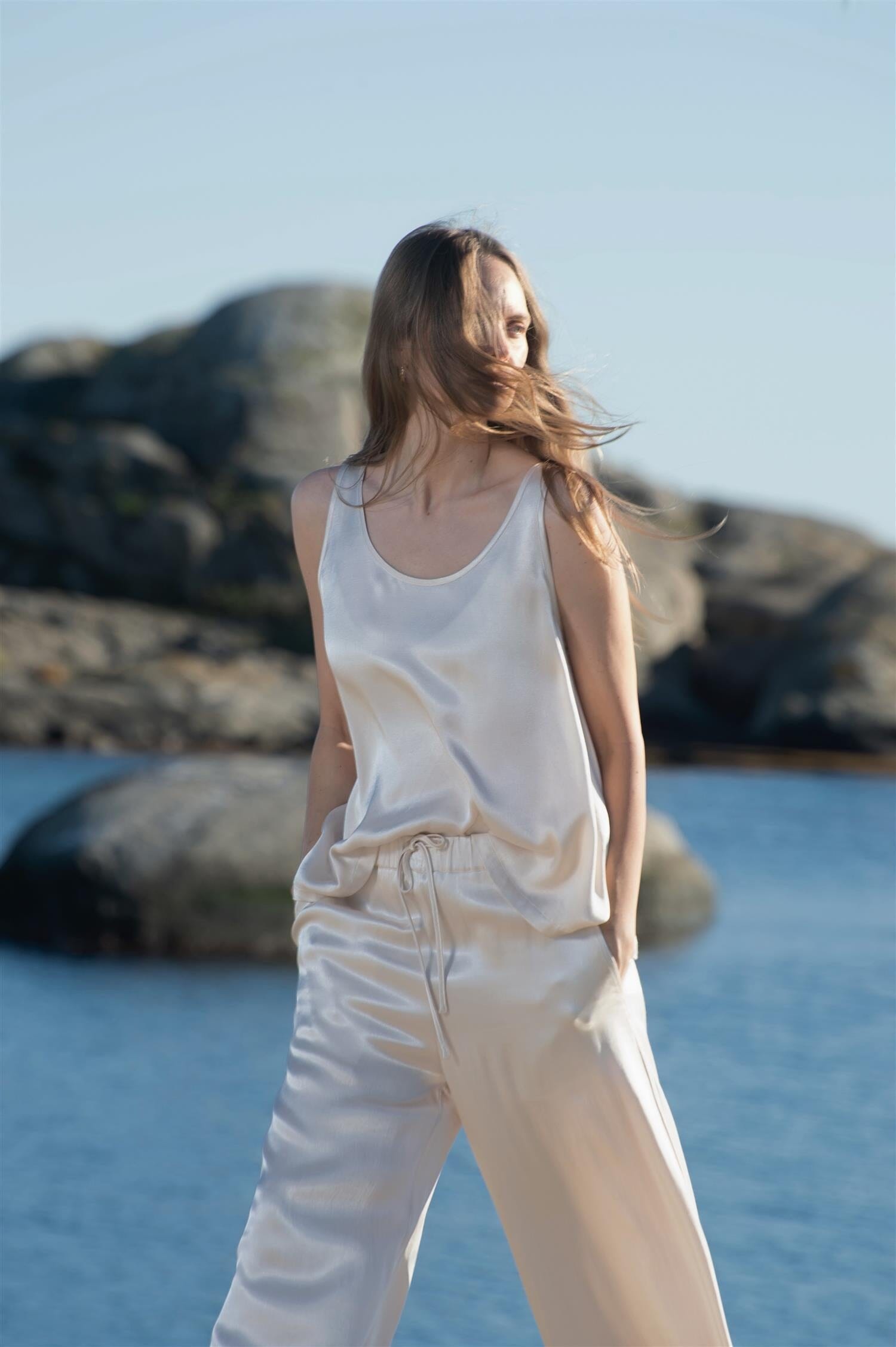 ArnieSays: Love Satin Sand Topp
