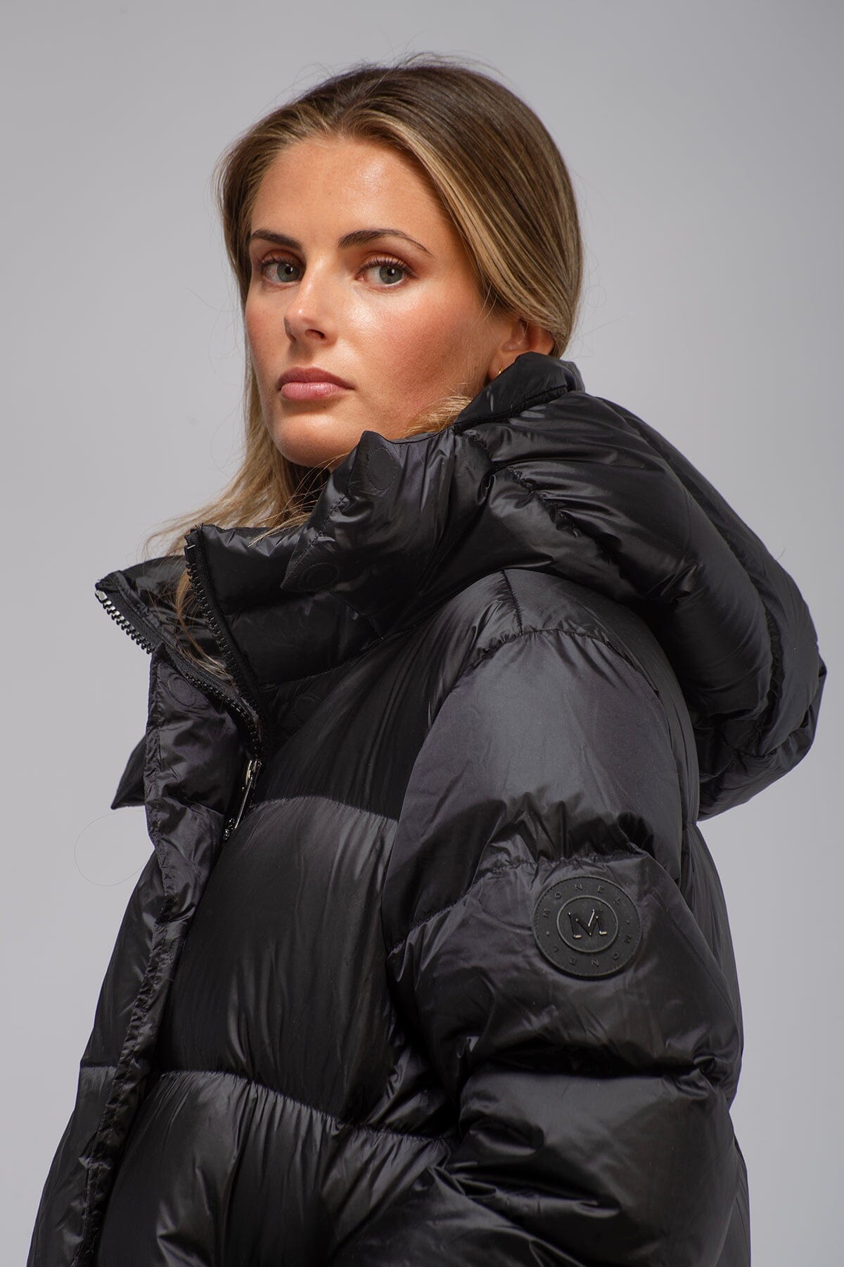 Monel Lucie Boxy Mid Black Ytterplagg