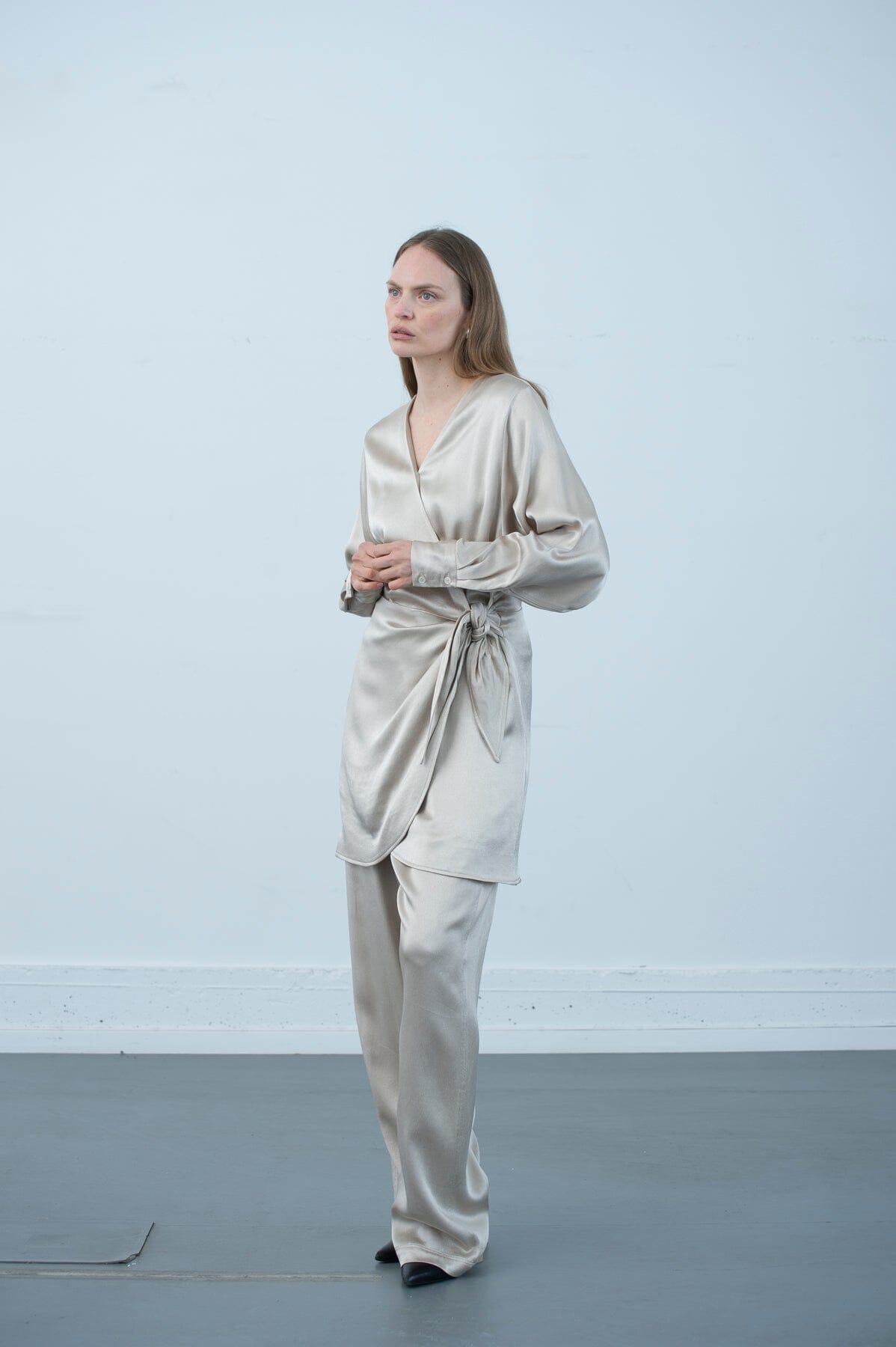 ArnieSays: Nova Satin Champagne Kjole