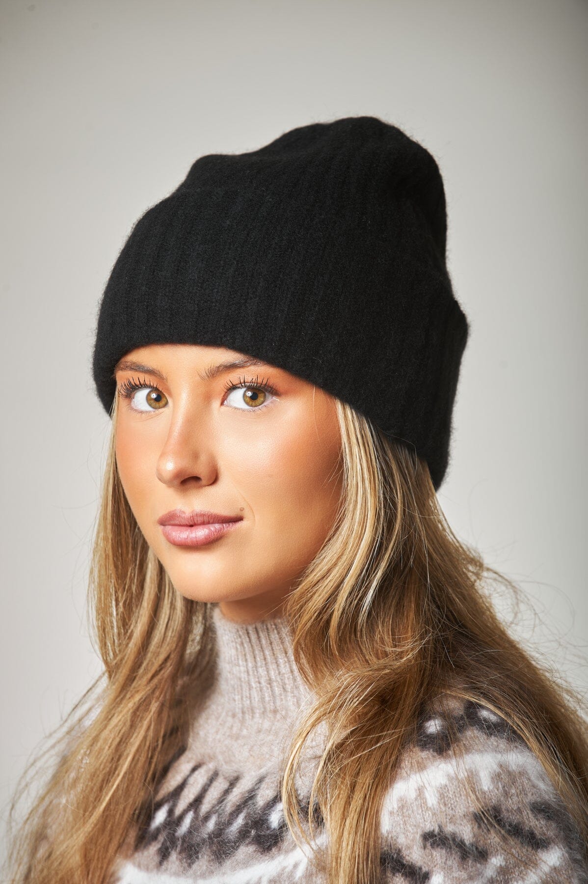 Aurora Cashmere Beanie Black Hodeplagg