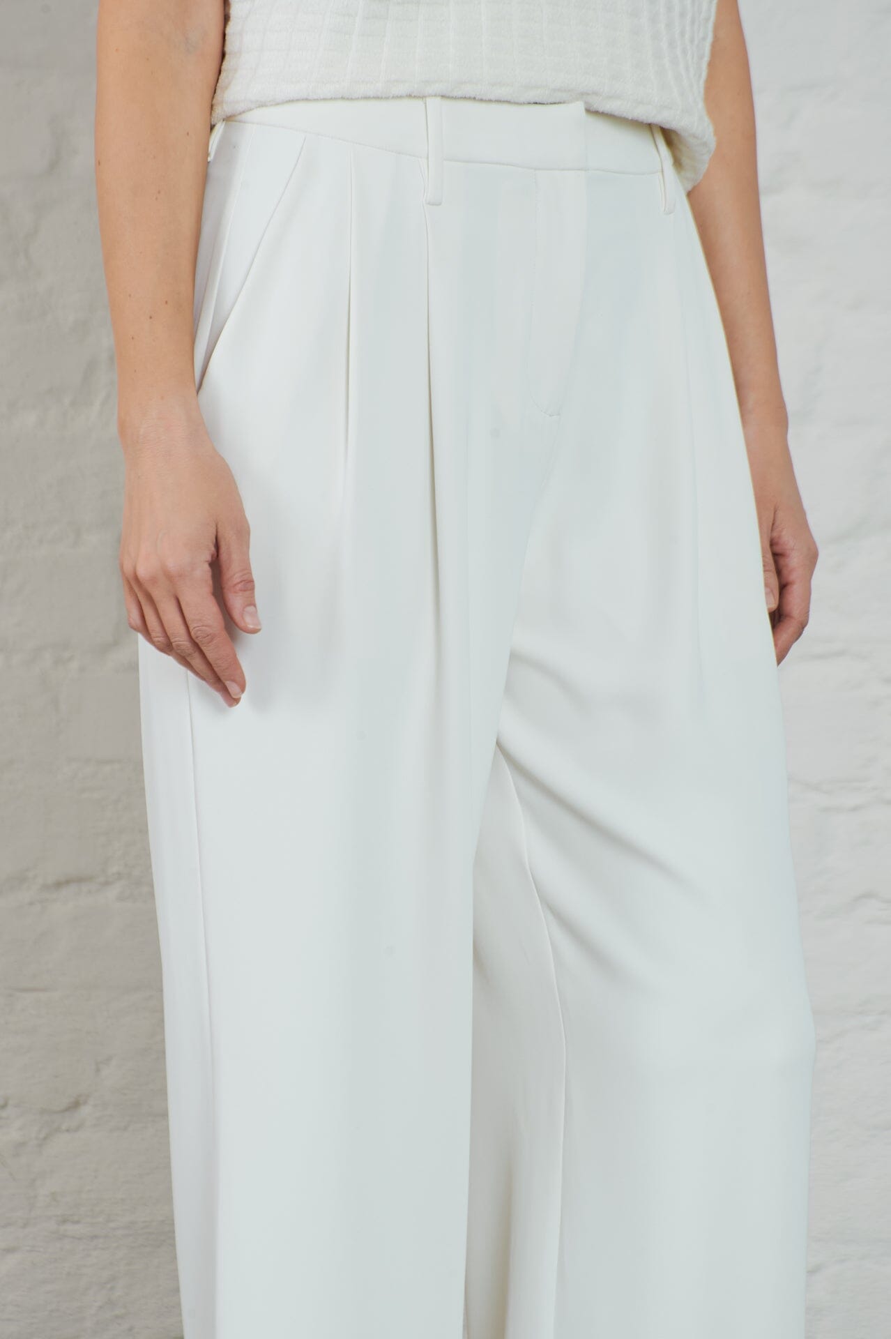 ArnieSays: Duke Crepe Cream Bukse