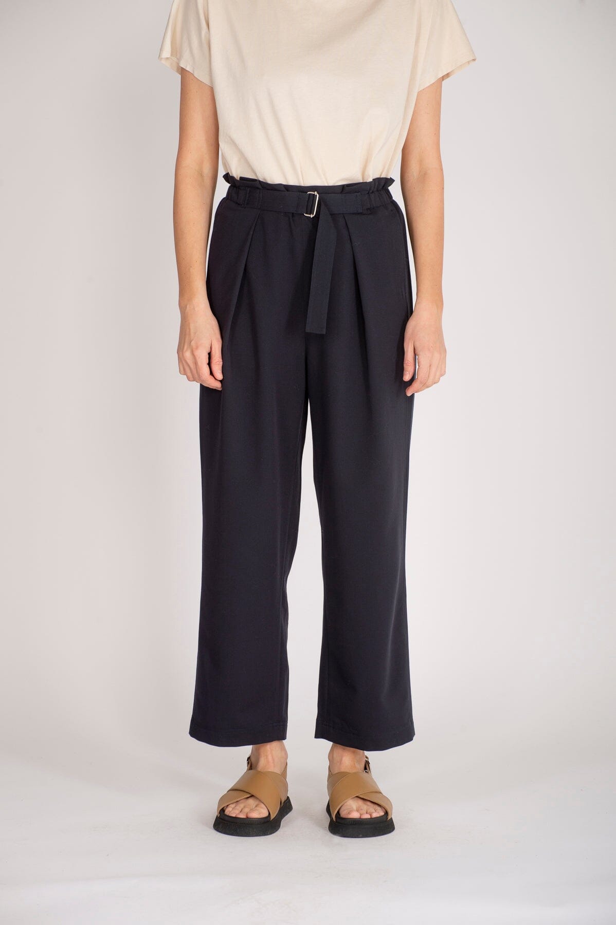 ArnieSays: Corin Drapey Dk Navy Bukse