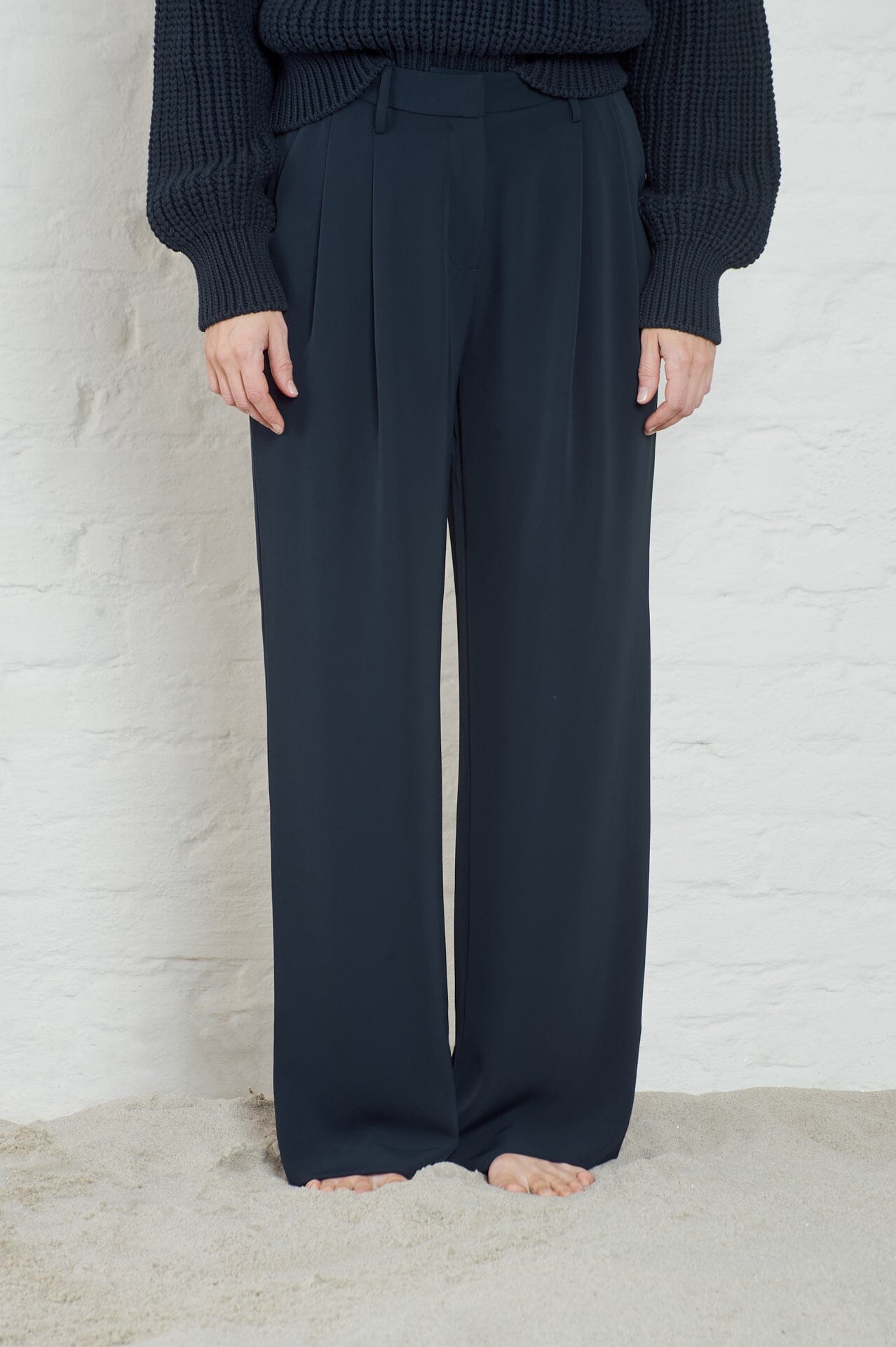 ArnieSays: Duke Crepe Dk Navy Bukse