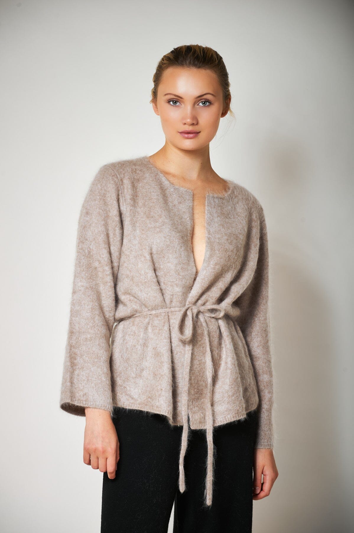 Aurora Diamante Brushed Cashmere Cardigan Taupe Genser