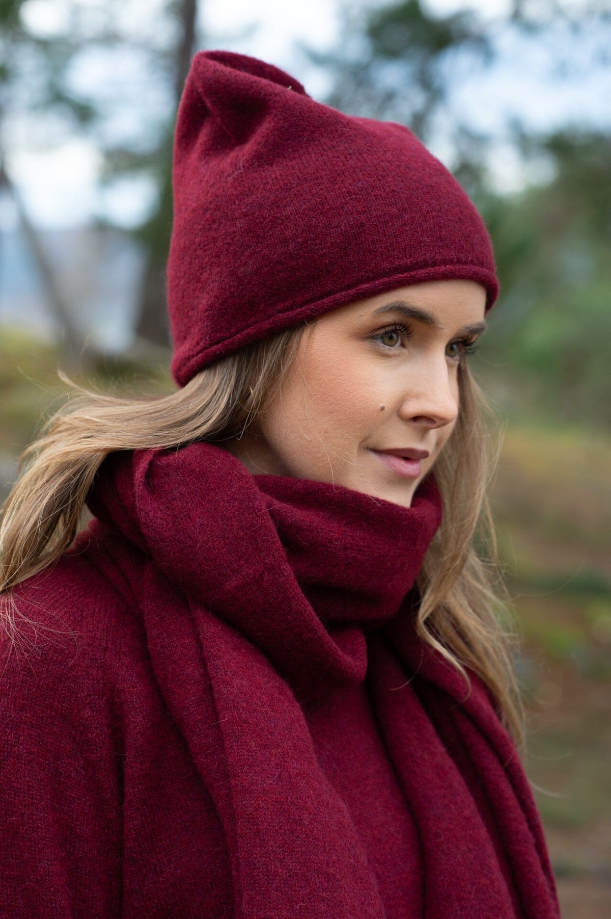 ArnieSays: GINI Burgundy Hodeplagg