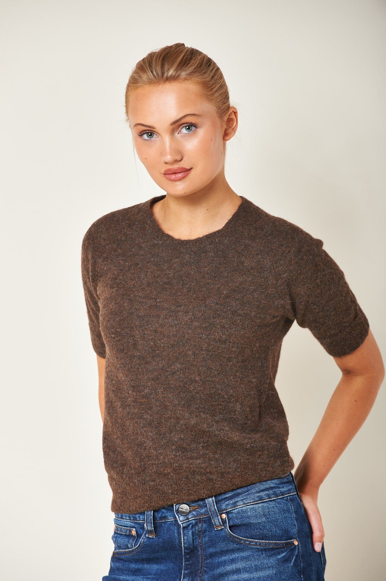 ArnieSays: Georgina Dk Brown Genser