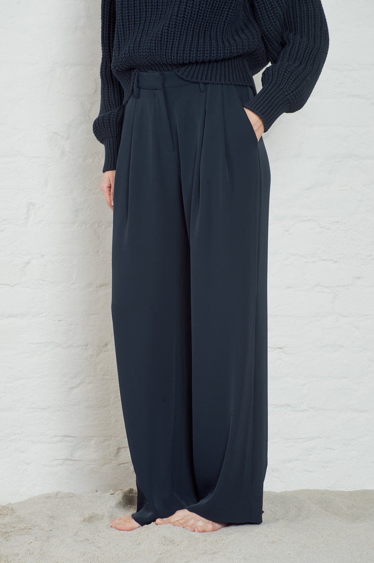 ArnieSays: Duke Crepe Dk Navy Bukse