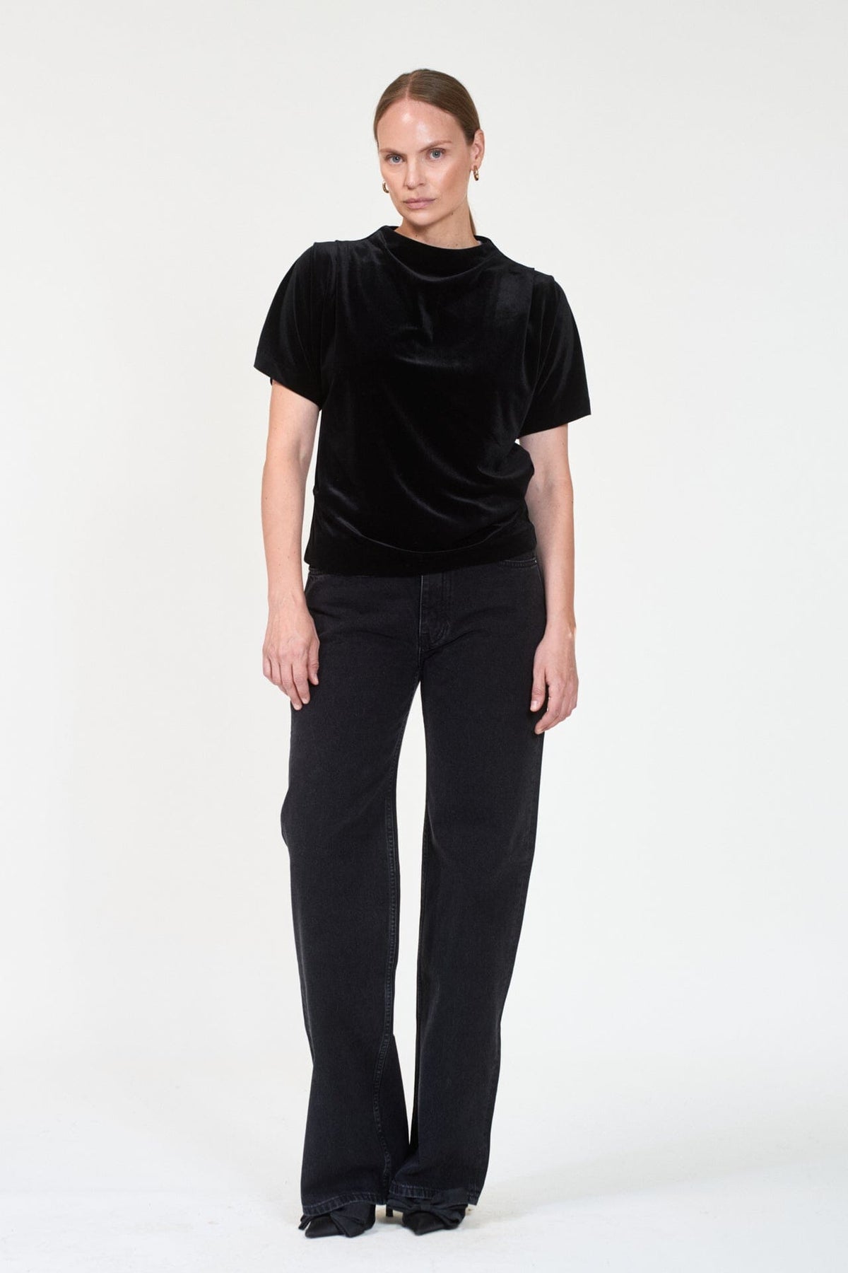 ArnieSays: RENEE Velvet Black Topp