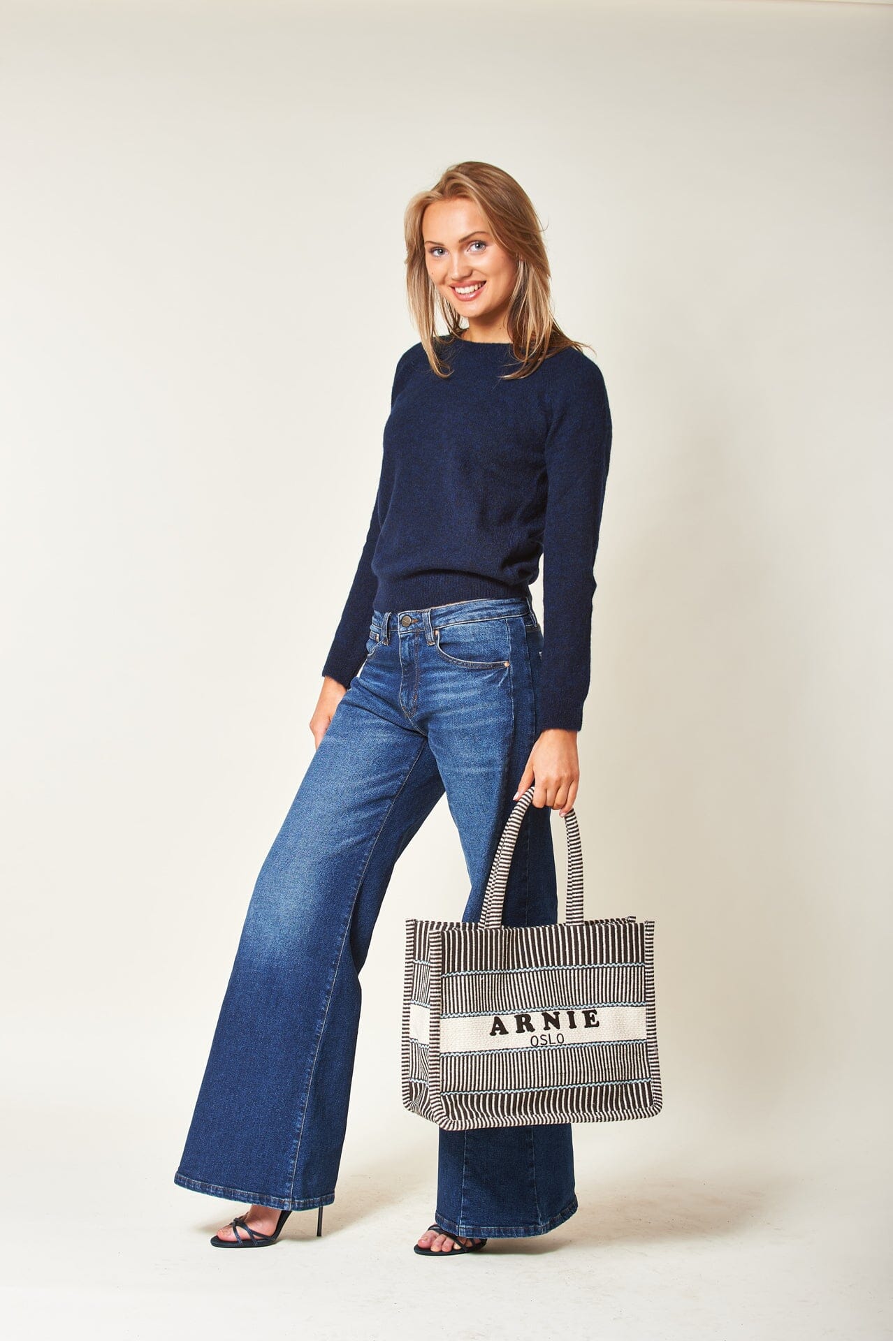 ArnieSays: Fiona Navy Genser