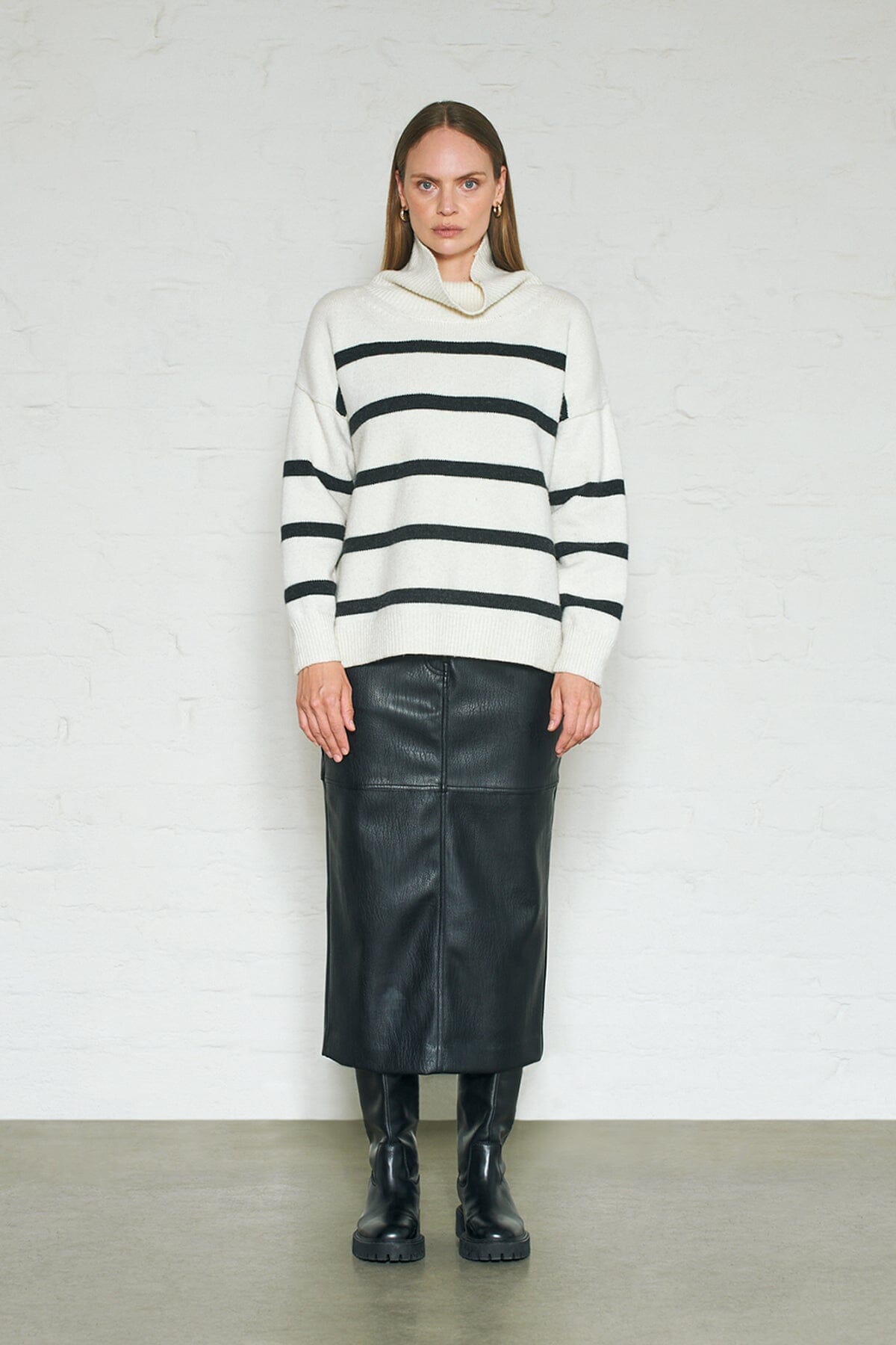 ArnieSays: Cece Stripe Offwhite/Charcoal Genser