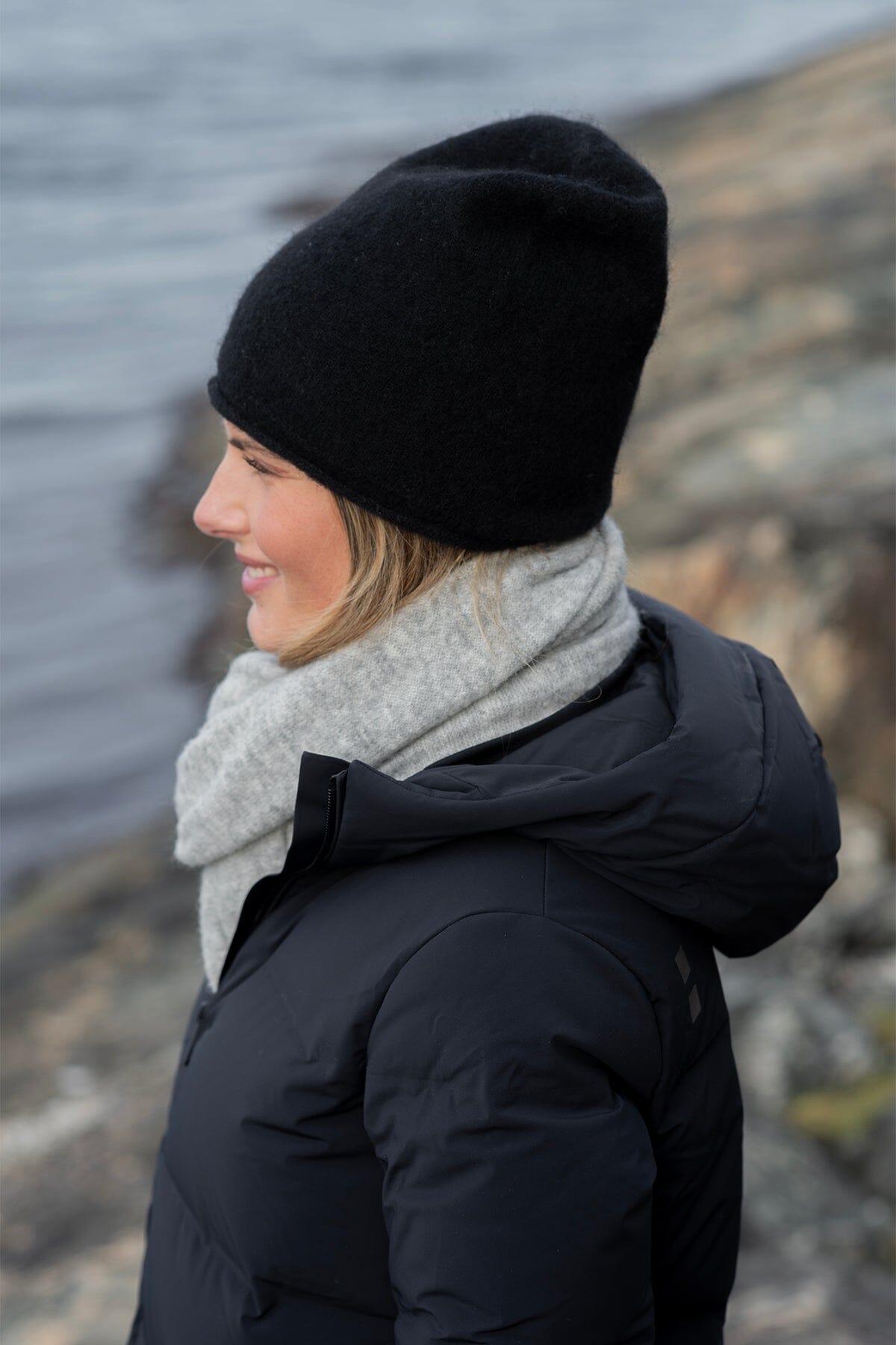 ArnieSays: Gini Black Hodeplagg