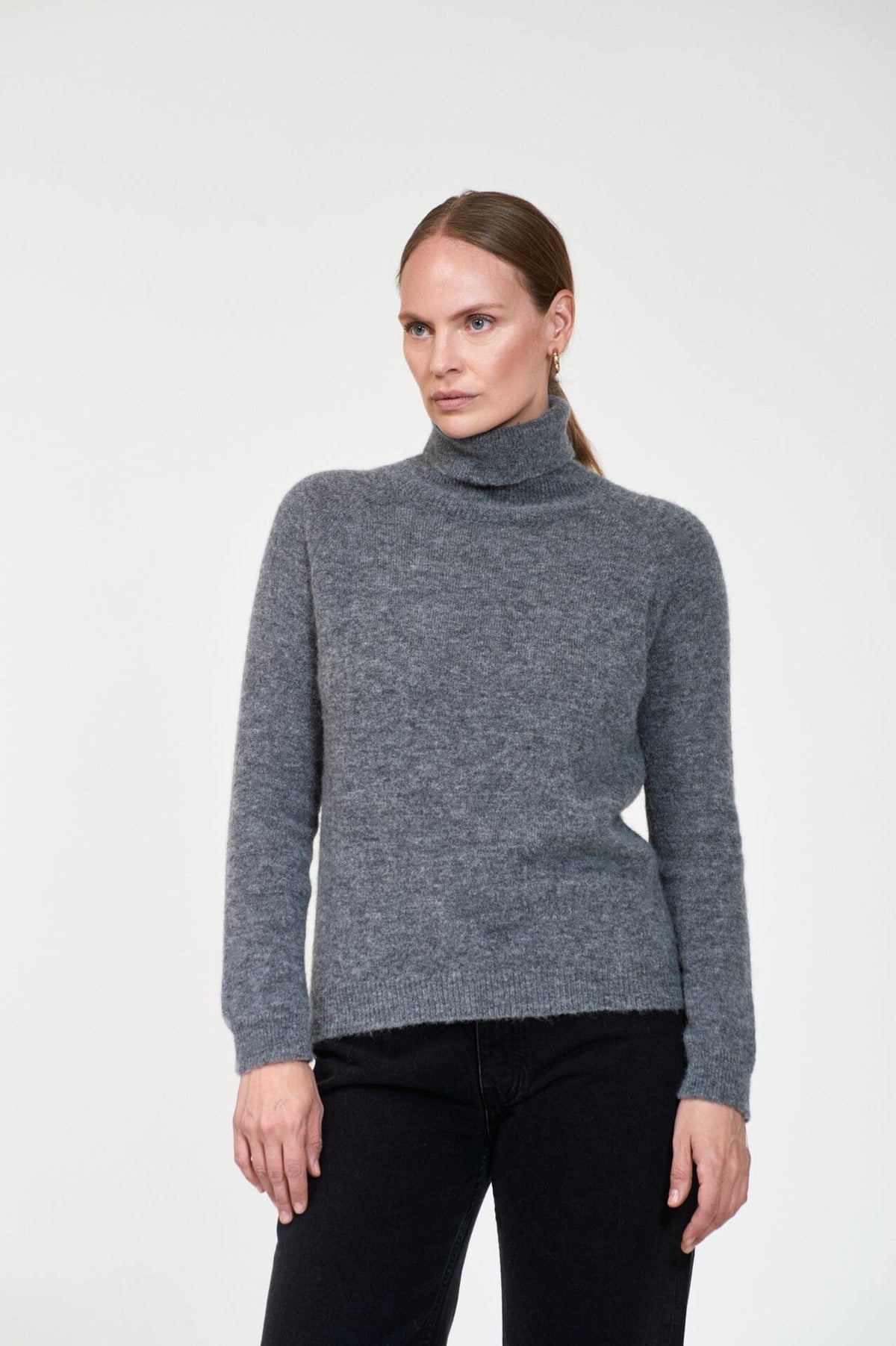 ArnieSays: MIA Dk Grey Melange Genser