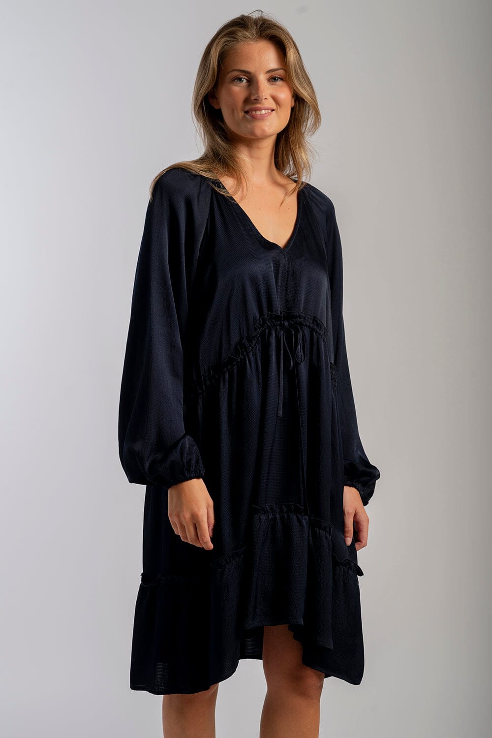 ArnieSays: Aura Jacquard Dk Navy Kjole
