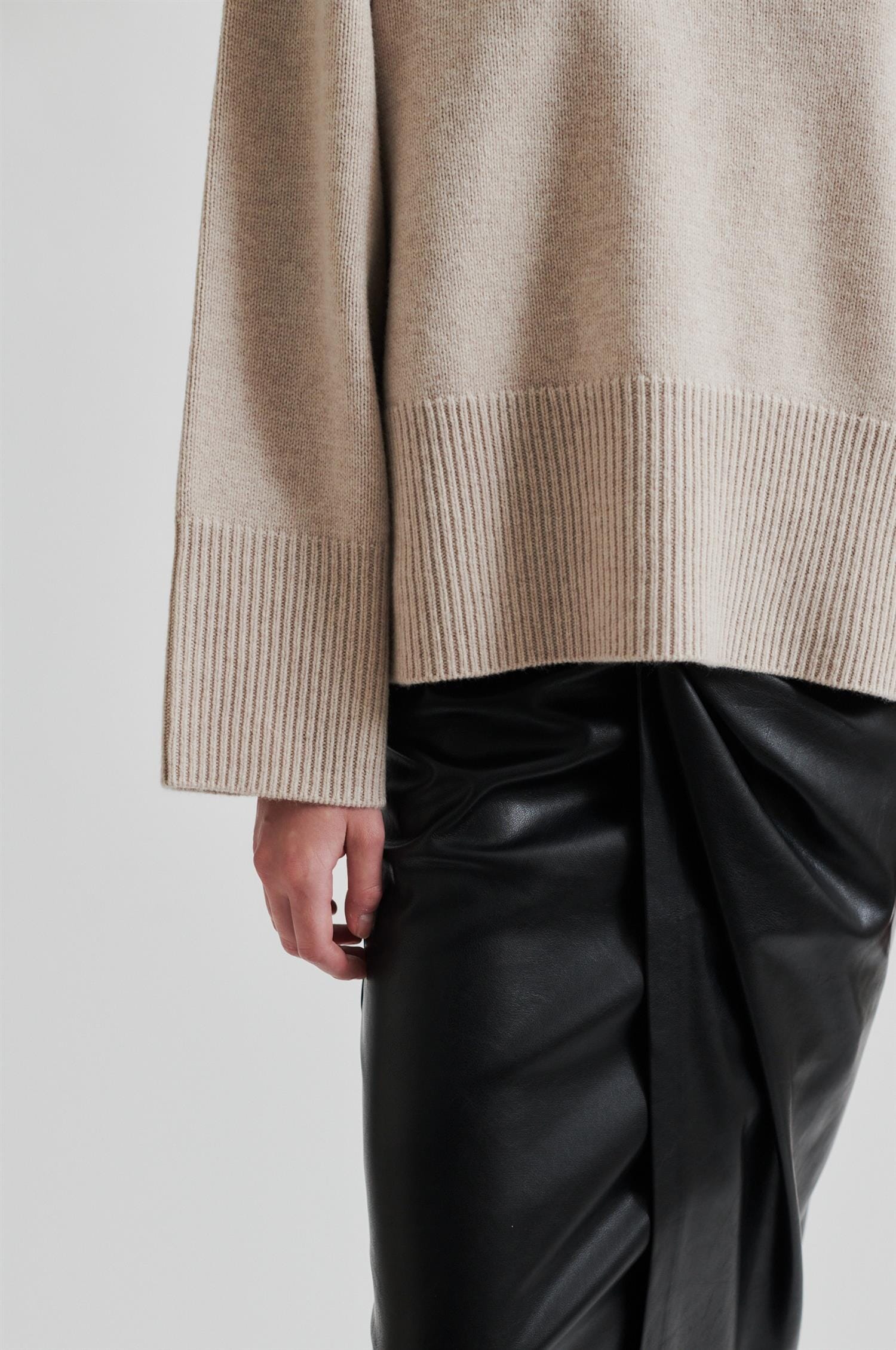Second Female Alpha Knit O-Neck Pumice Stone Genser