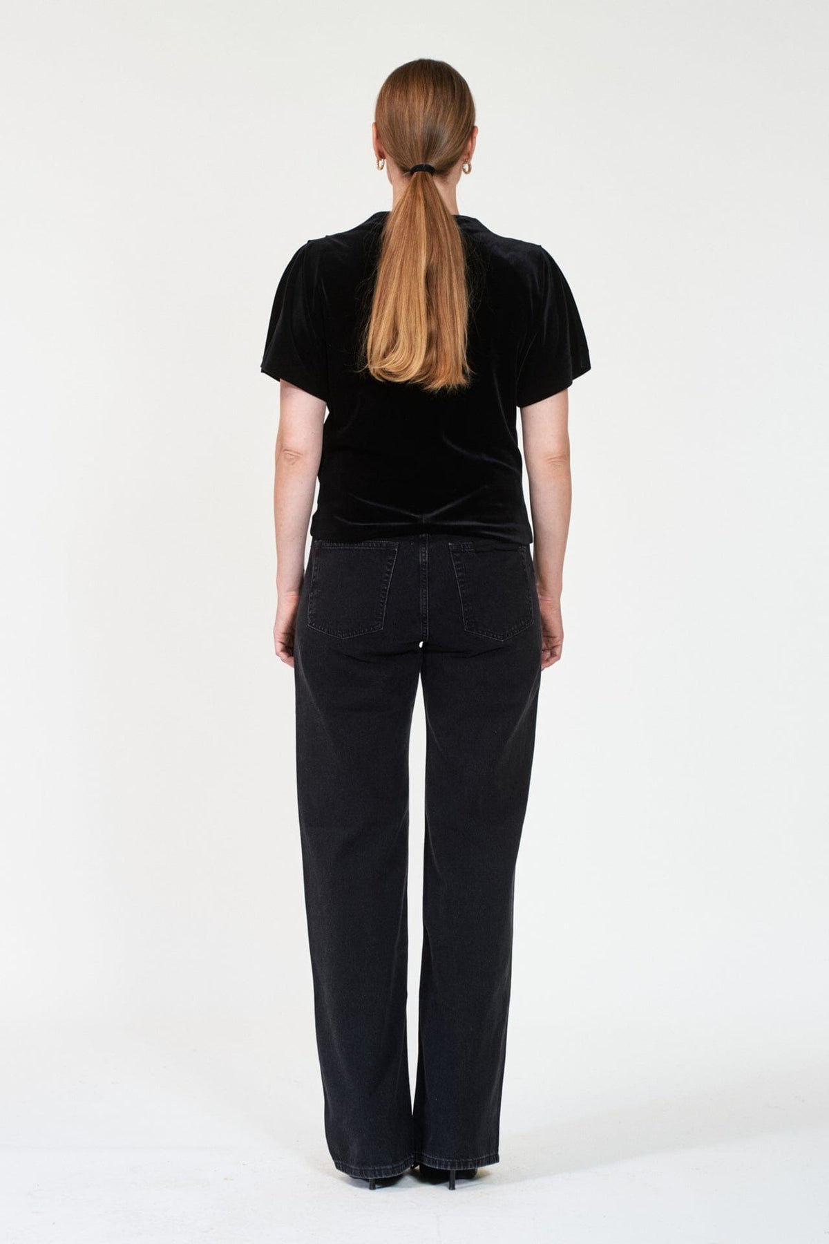 ArnieSays: RENEE Velvet Black Topp