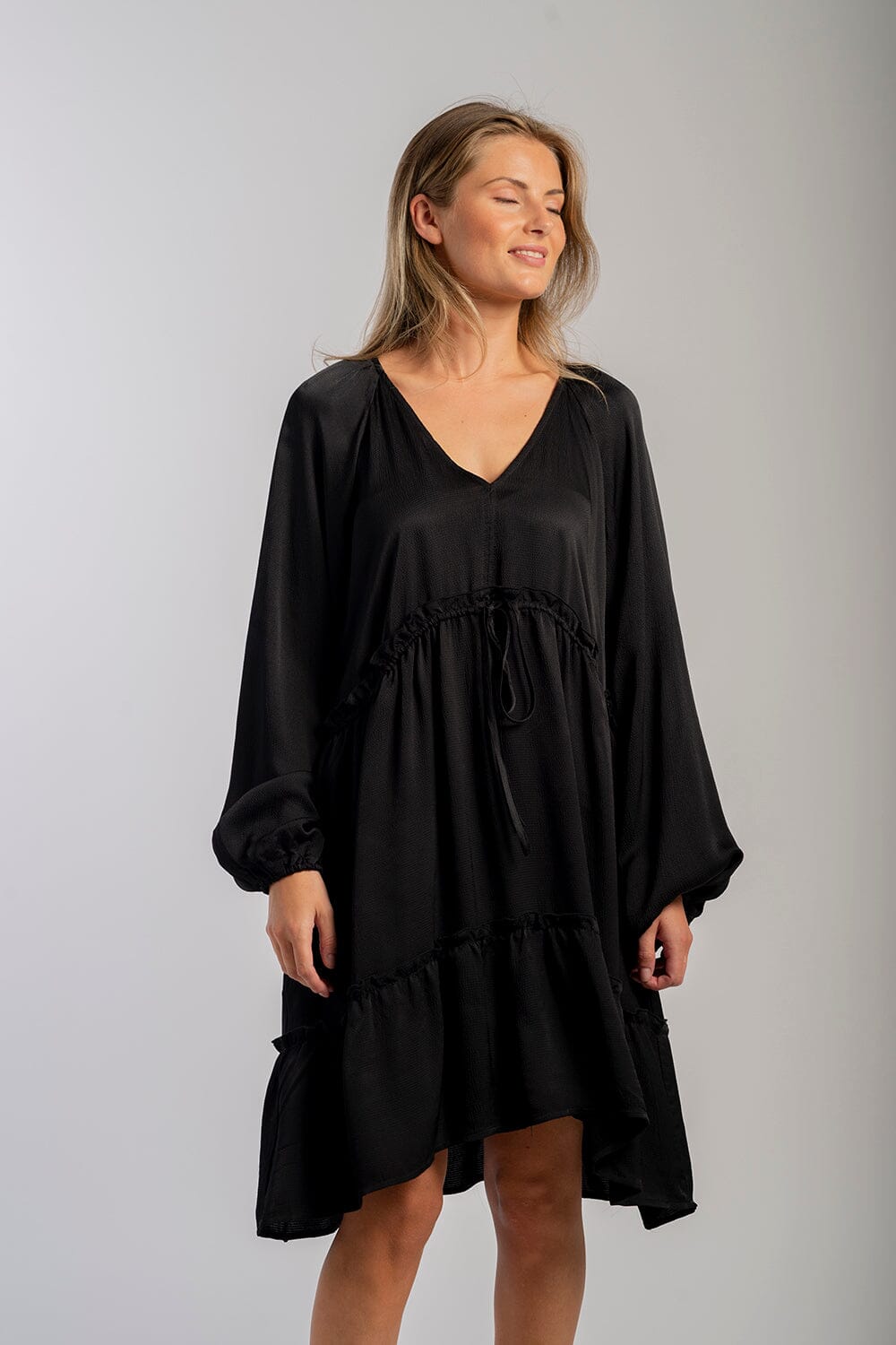 ArnieSays: Aura Jacquard Black Kjole