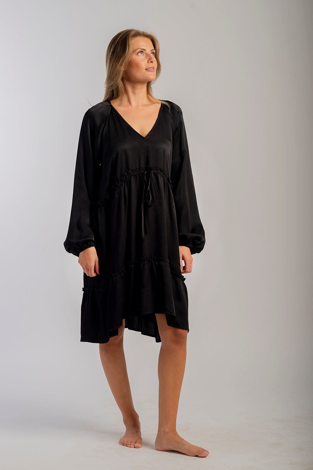 ArnieSays: Aura Jacquard Black Kjole