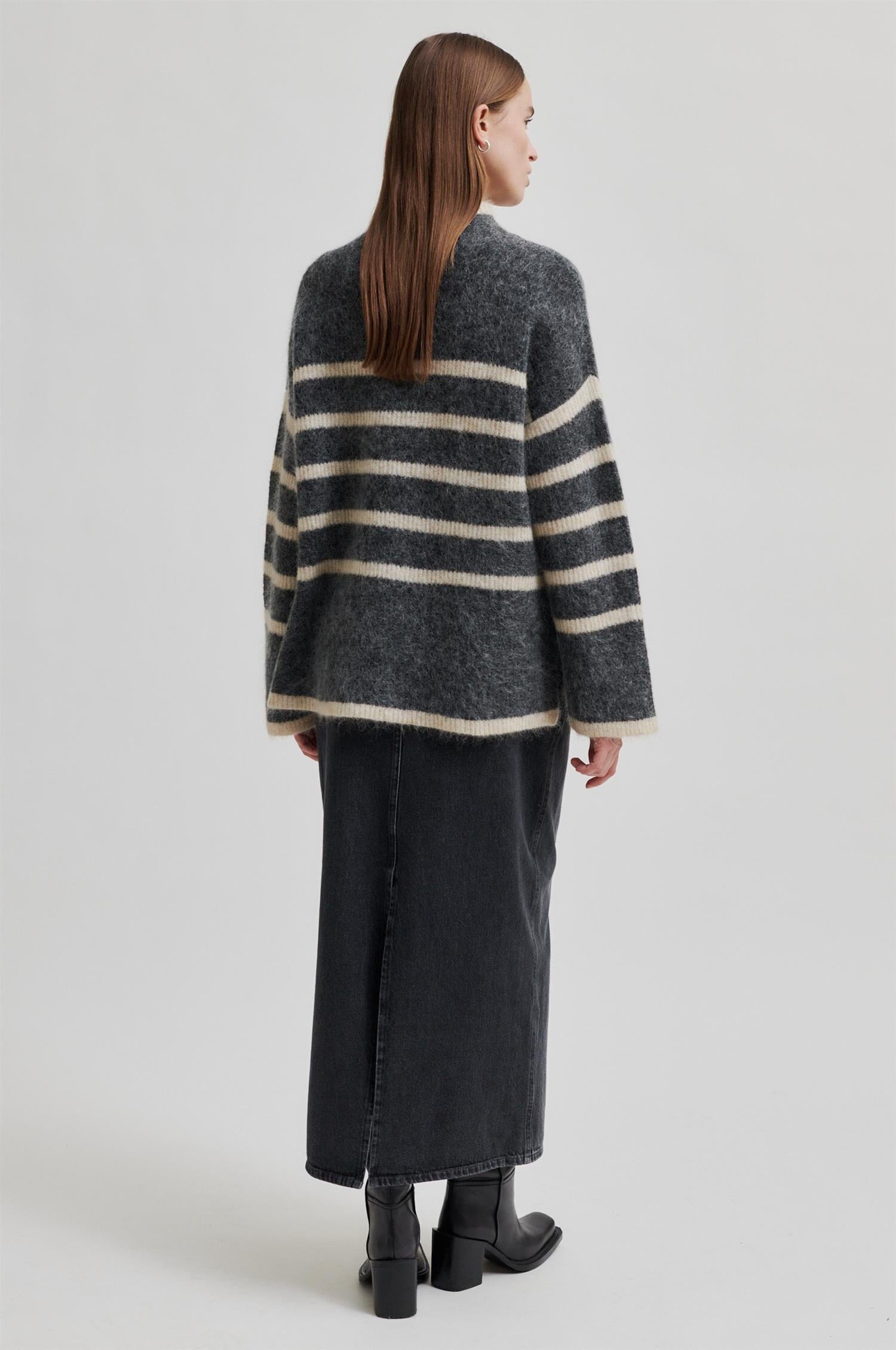 Second Female Ovalis Knit T-Neck Volcanic Ash Genser