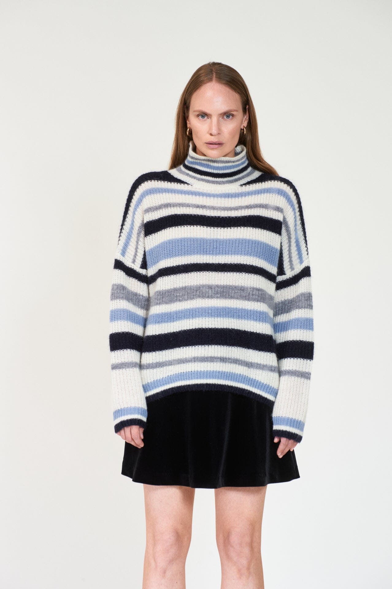 ArnieSays: STELLAR Offwhite/Blue Genser