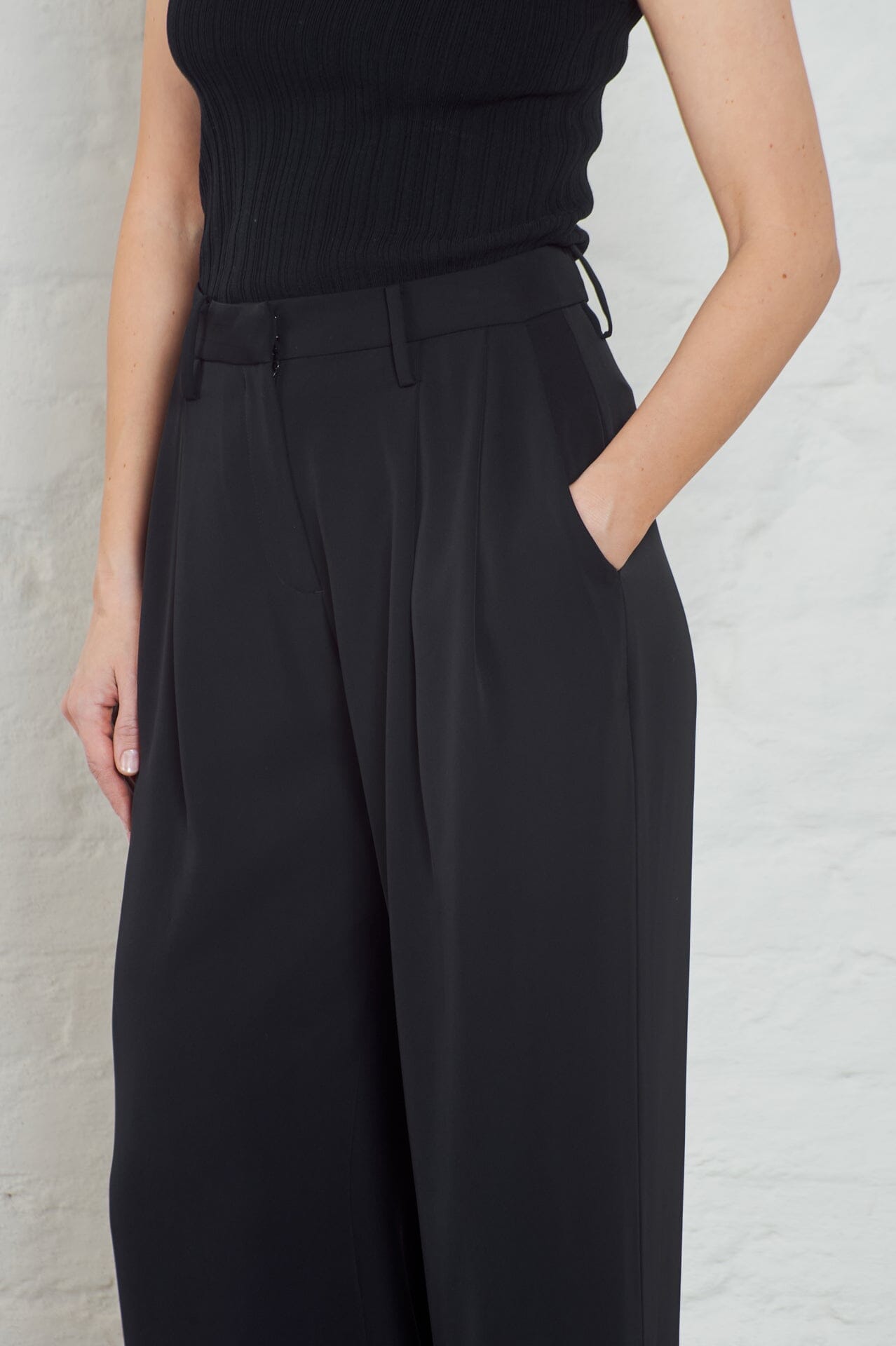 ArnieSays: Duke Crepe Black Bukse