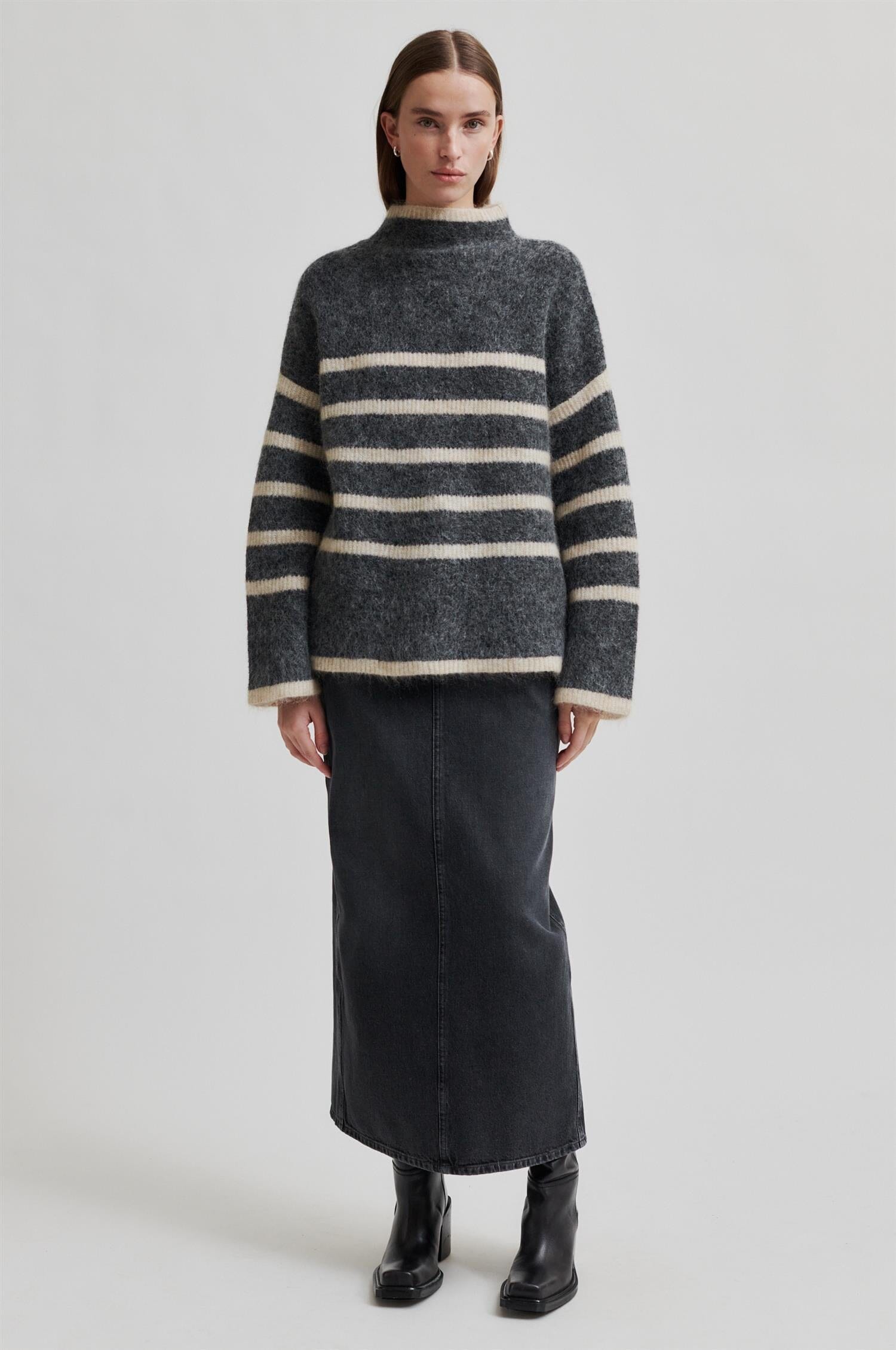 Second Female Ovalis Knit T-Neck Volcanic Ash Genser