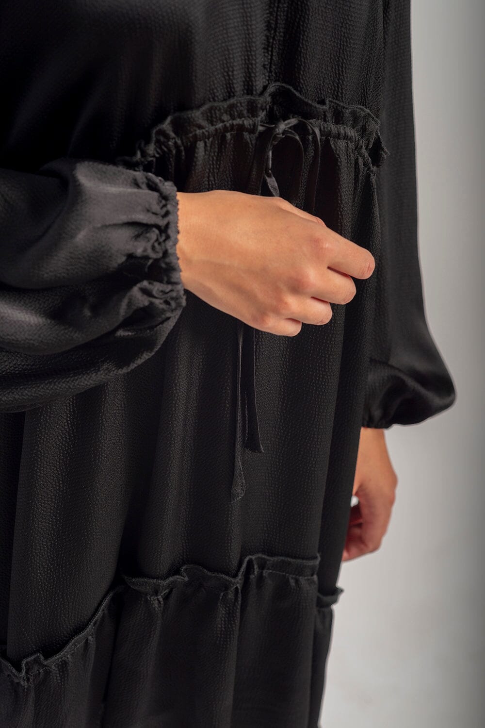 ArnieSays: Aura Jacquard Black Kjole