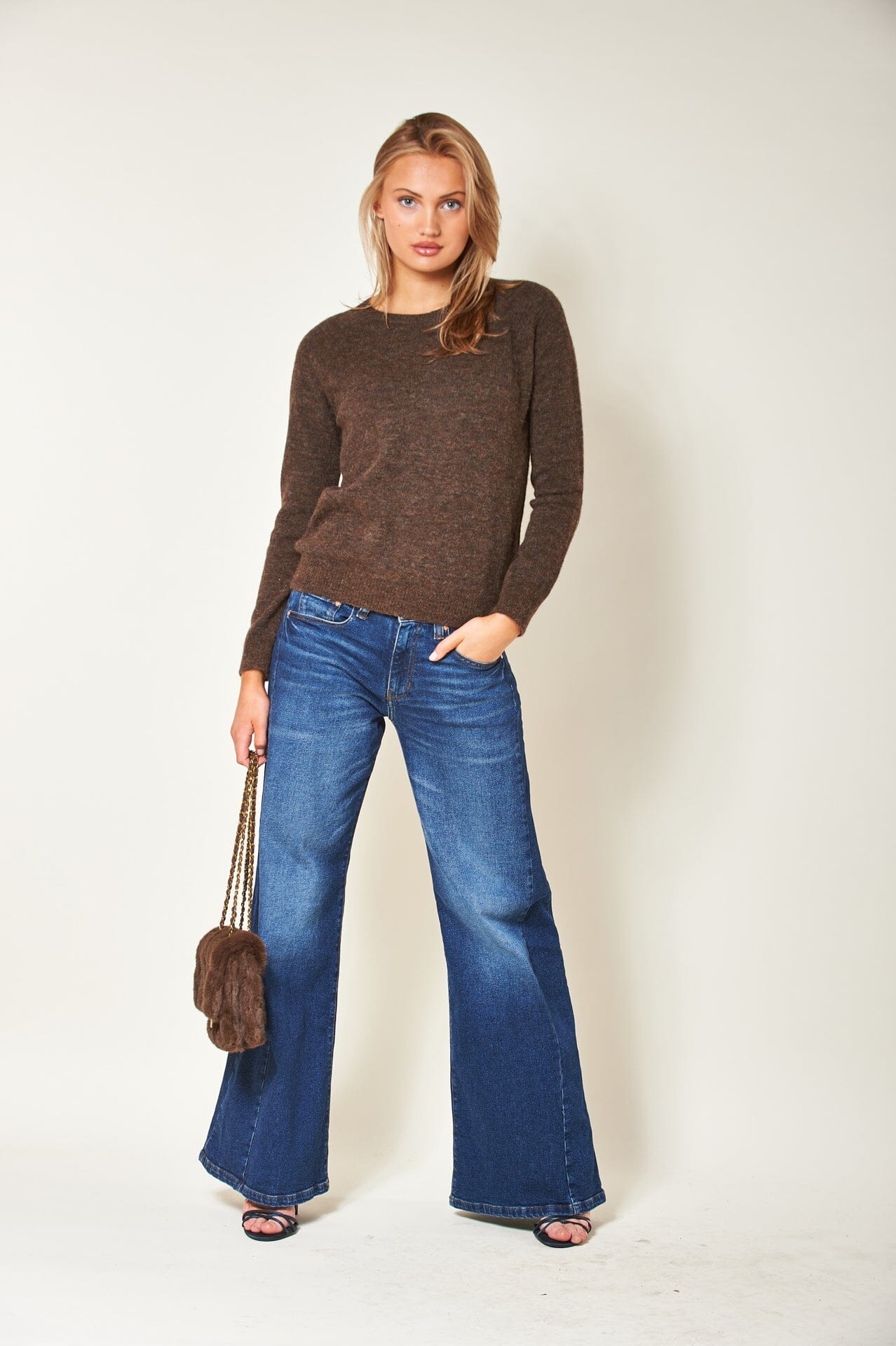 ArnieSays: Fiona Dk Brown Genser