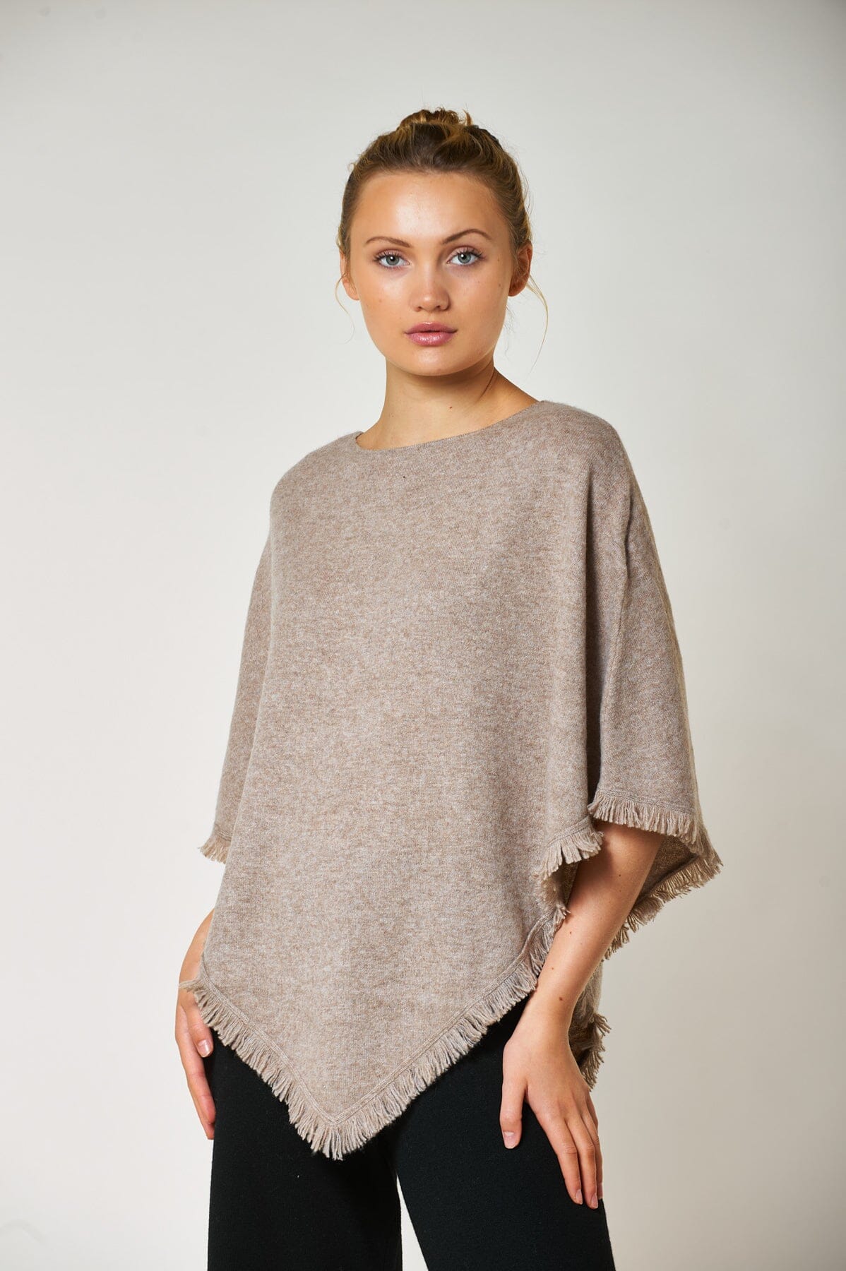 Aurora Cashmere Poncho Taupe Tilbehør