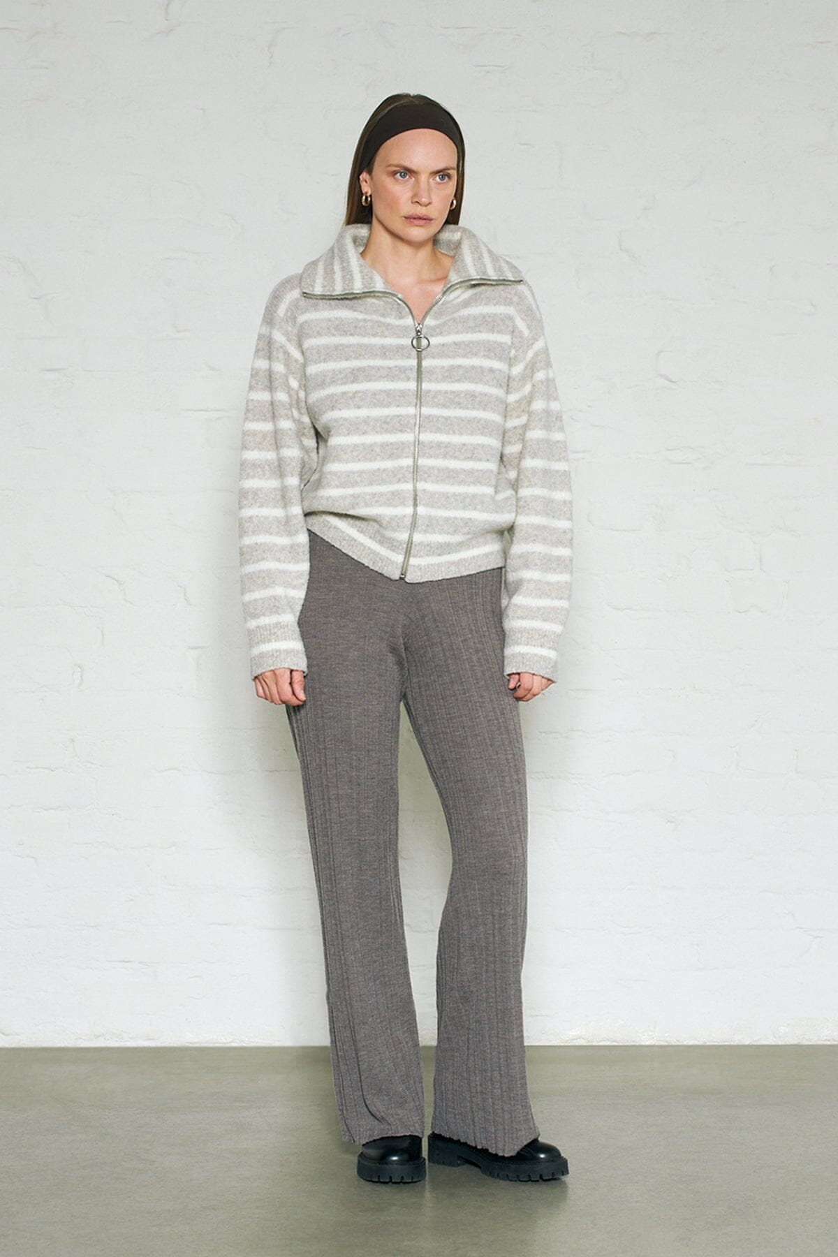ArnieSays: James Stripe Lt Beige/Offwhite Genser