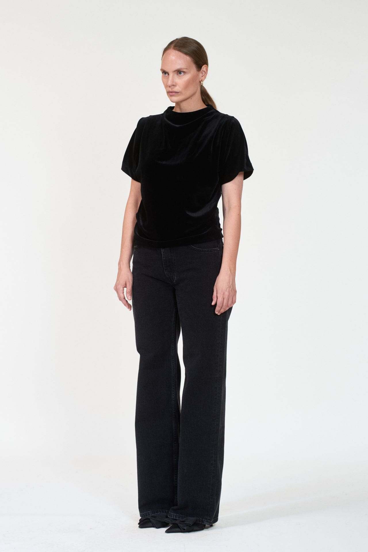 ArnieSays: RENEE Velvet Black Topp