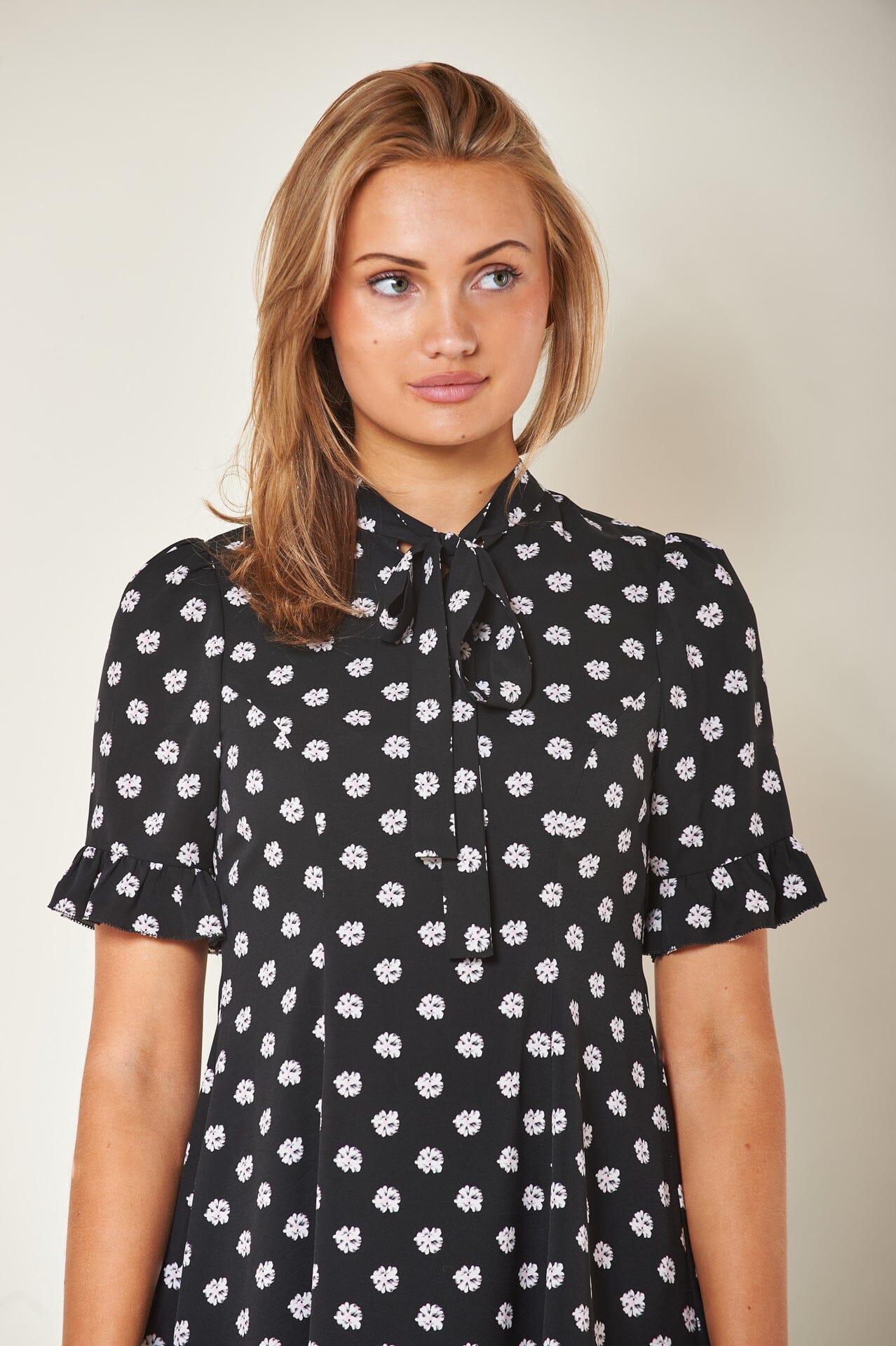 ArnieSays: Leni Floral Print Kjole
