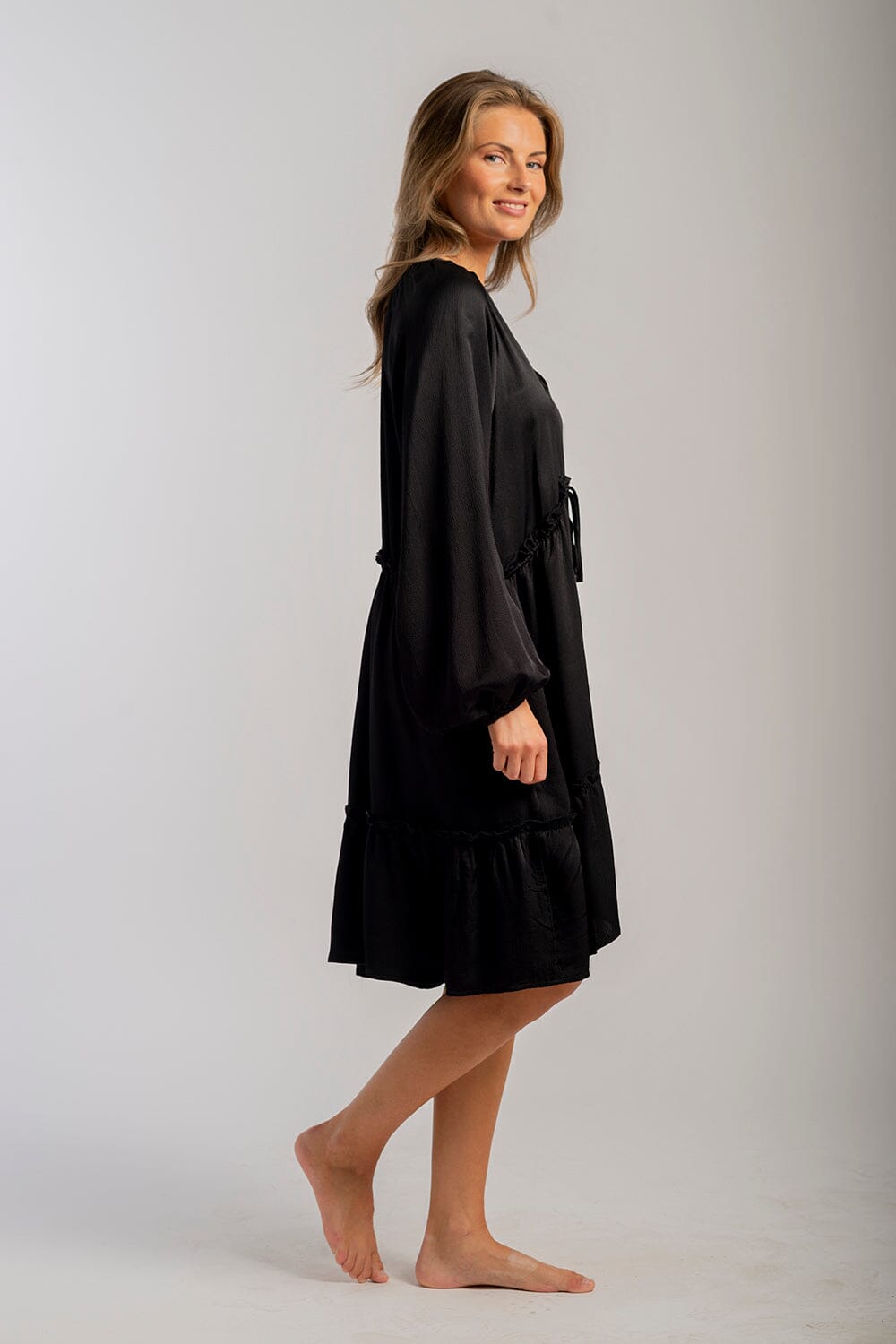 ArnieSays: Aura Jacquard Black Kjole