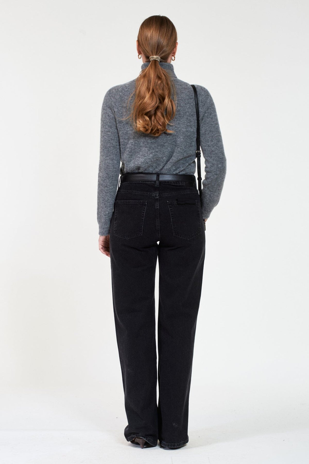 ArnieSays: MIA Dk Grey Melange Genser