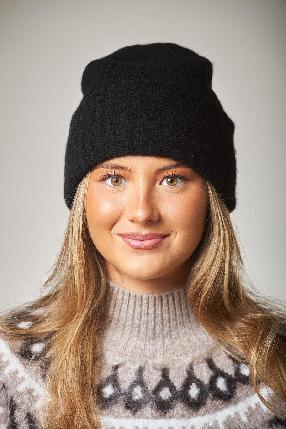 Aurora Cashmere Beanie Black Hodeplagg