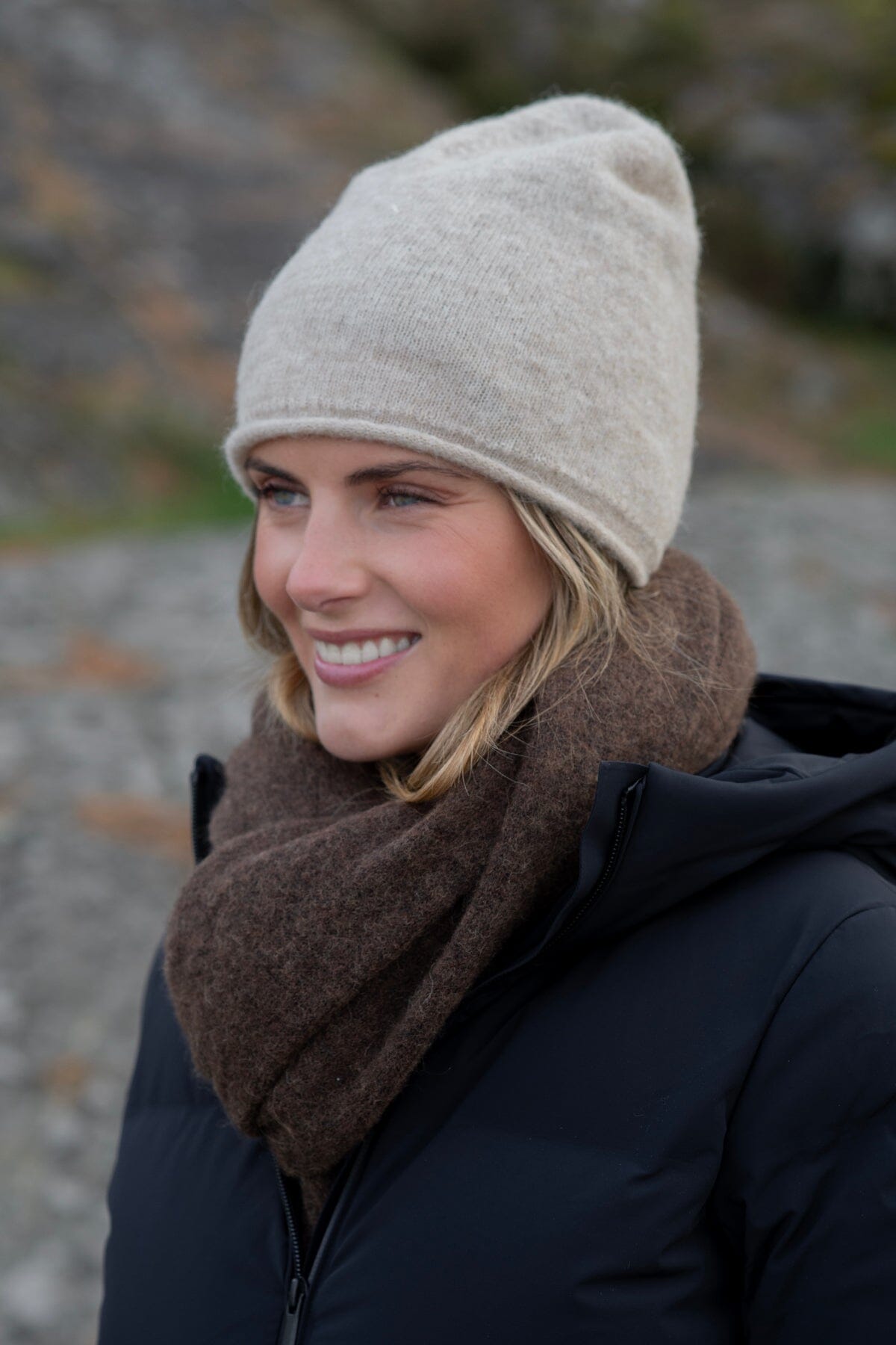 ArnieSays: Gini Lt Beige Melange Hodeplagg