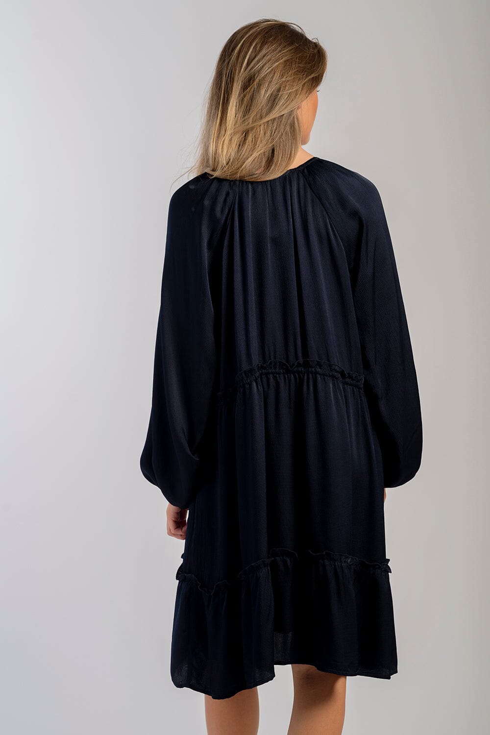 ArnieSays: Aura Jacquard Dk Navy Kjole