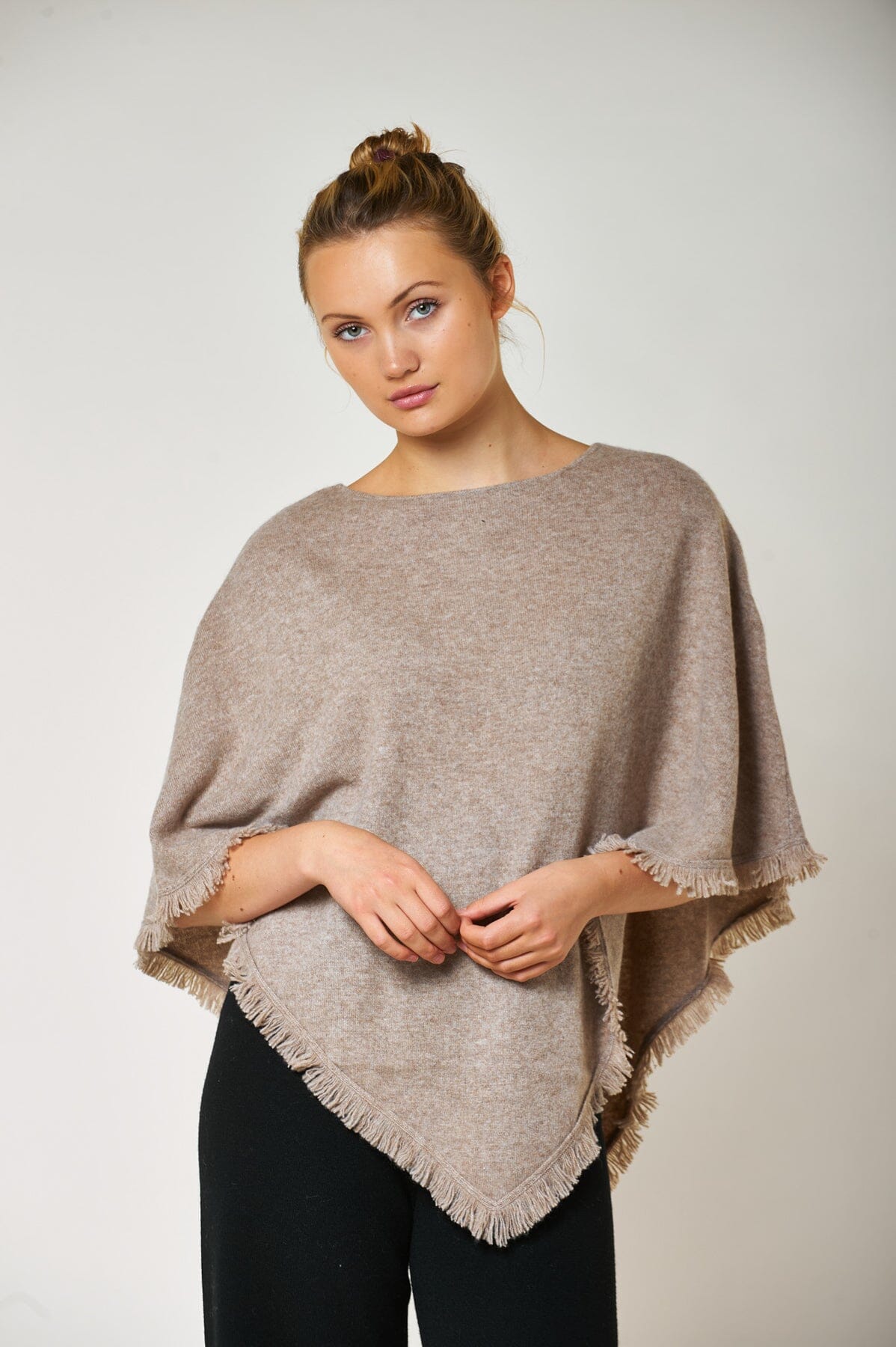 Aurora Cashmere Poncho Taupe Tilbehør