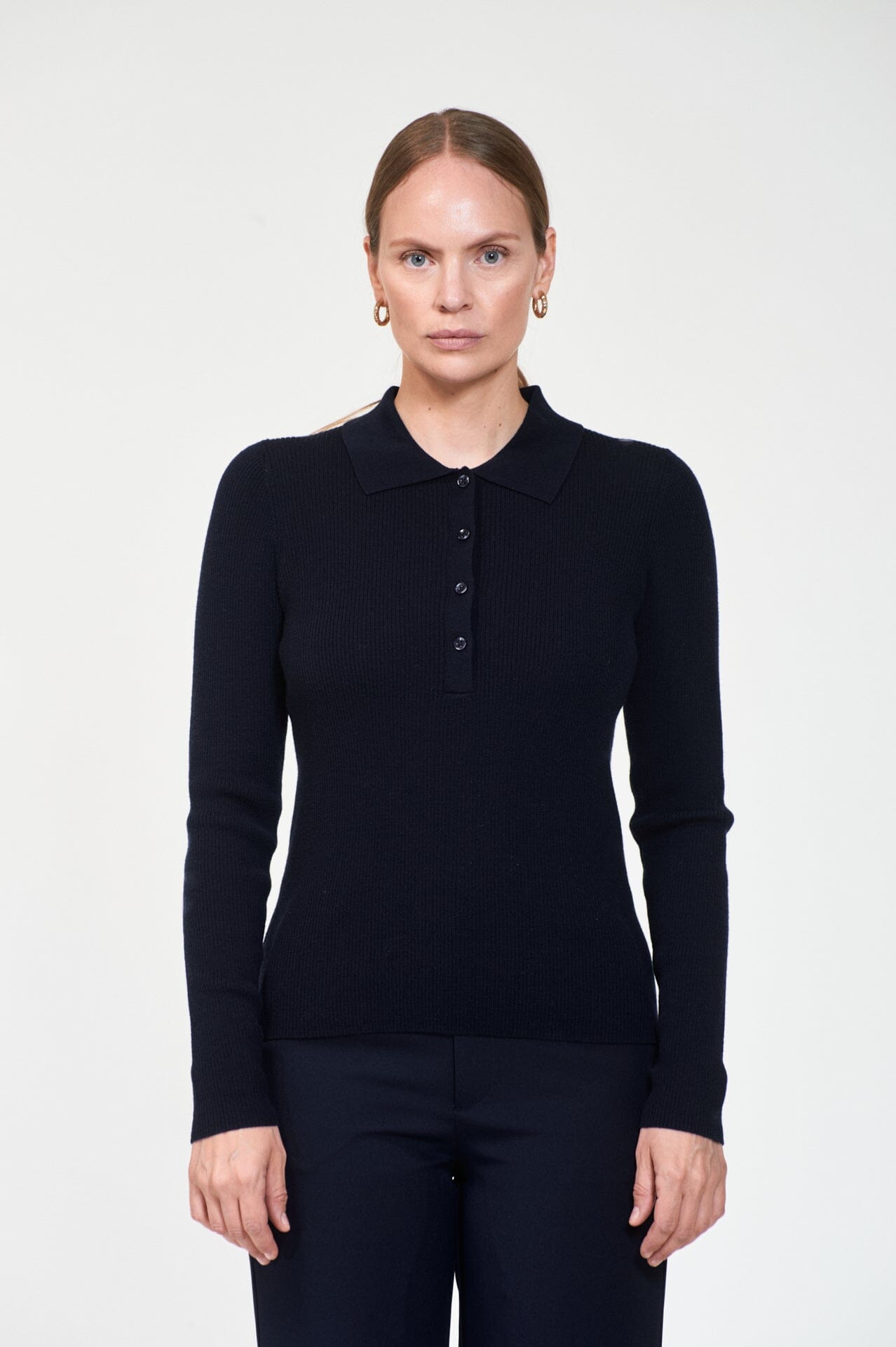 ArnieSays: CIELO Dk Navy Genser