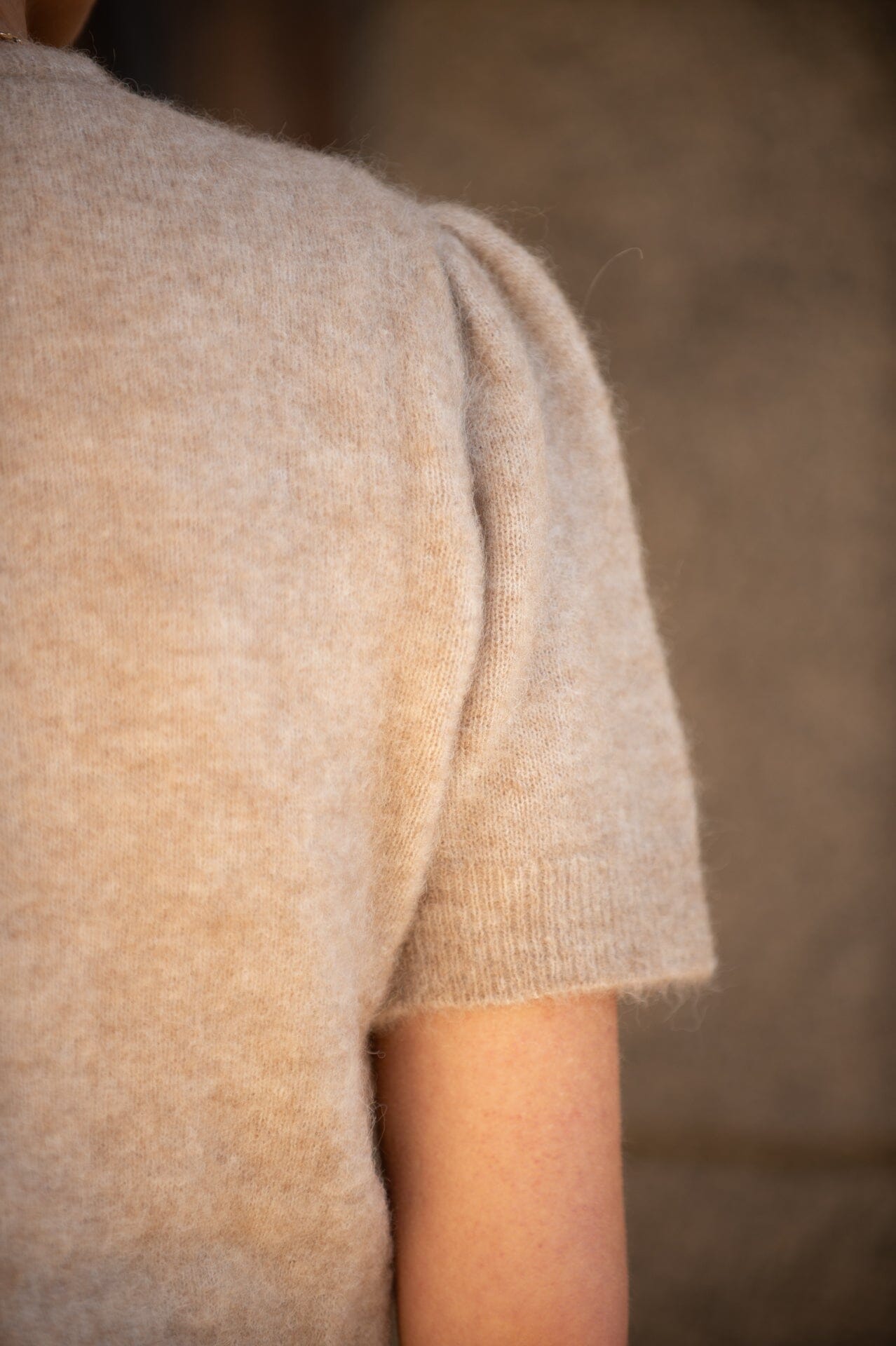 ArnieSays: Luzy Lt Beige Genser