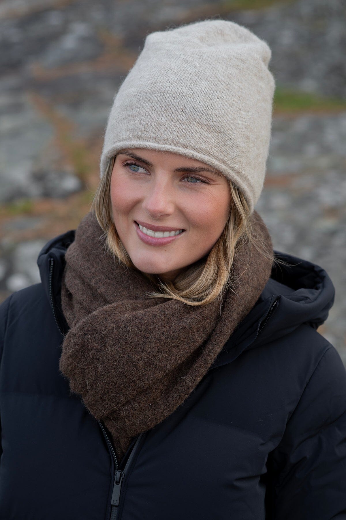 ArnieSays: Gini Lt Beige Melange Hodeplagg