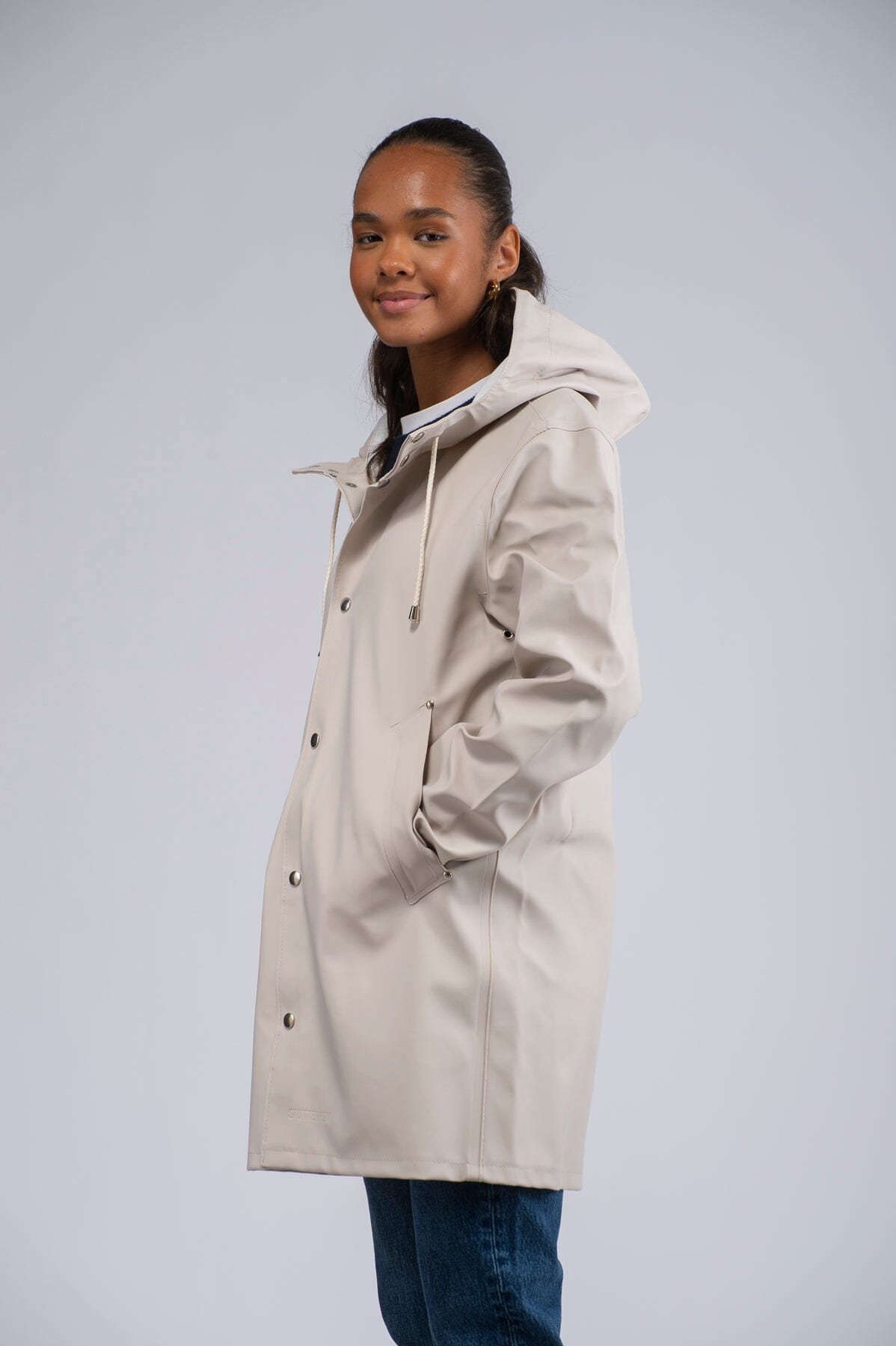 Stutterheim Stockholm Debossed Logo Light Sand Ytterplagg