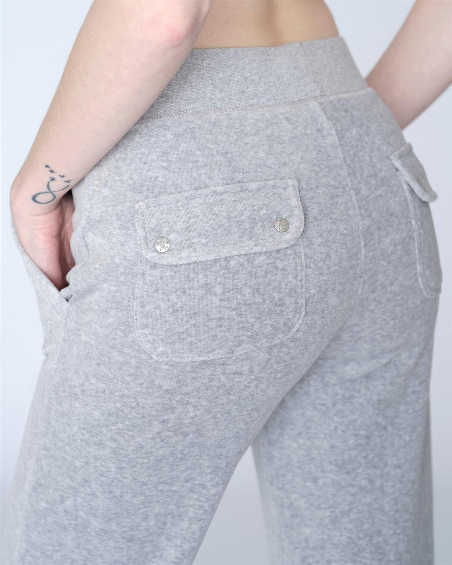 Juicy Couture Del Ray Classic Velour Pant Pocket Design Silver Marl Bukse