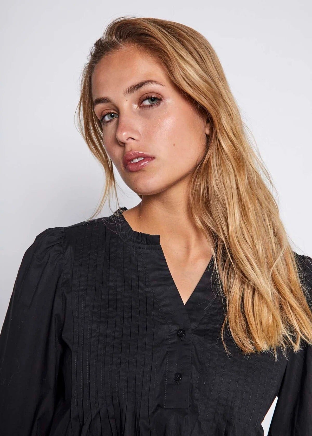 Norr Opal Top Black Topp