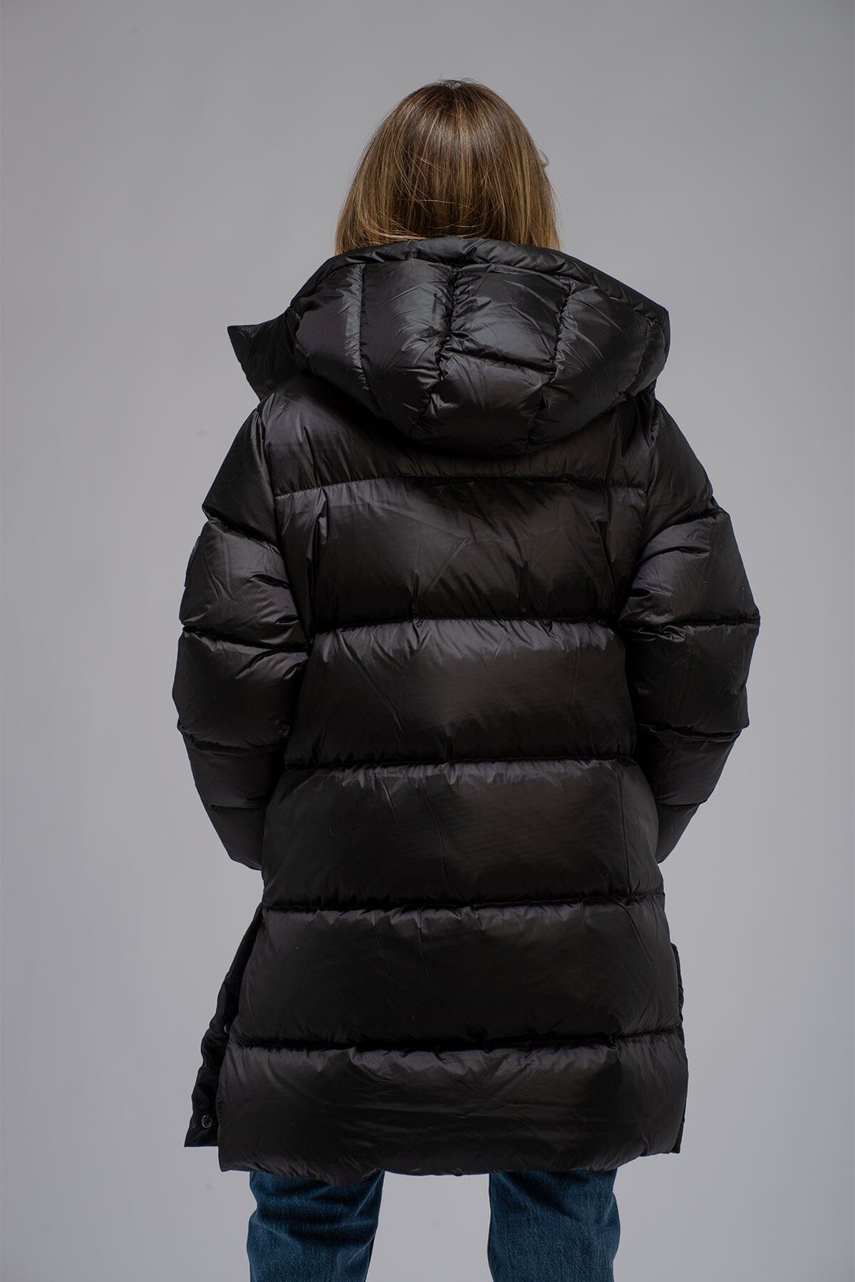 Monel Lucie Boxy Mid Black Ytterplagg