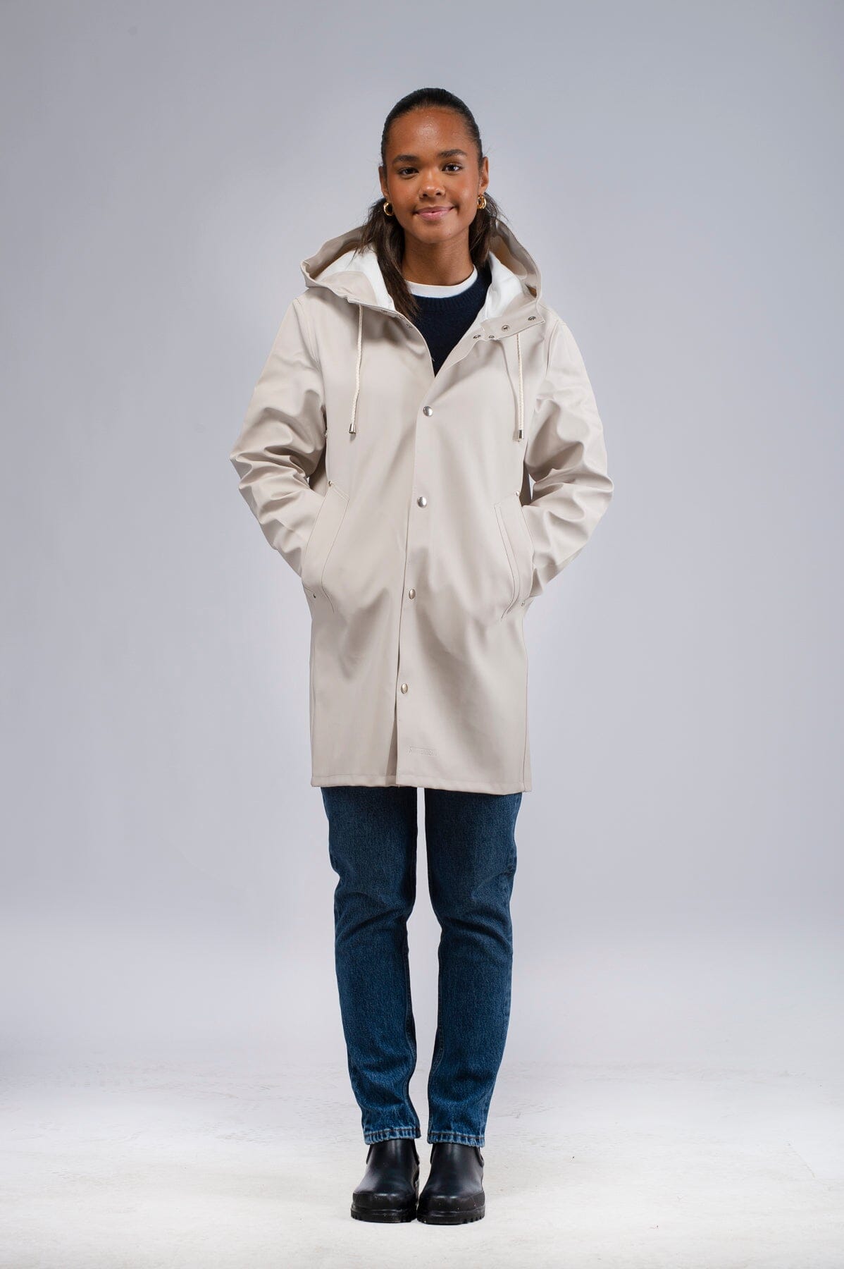 Stutterheim Stockholm Debossed Logo Light Sand Ytterplagg